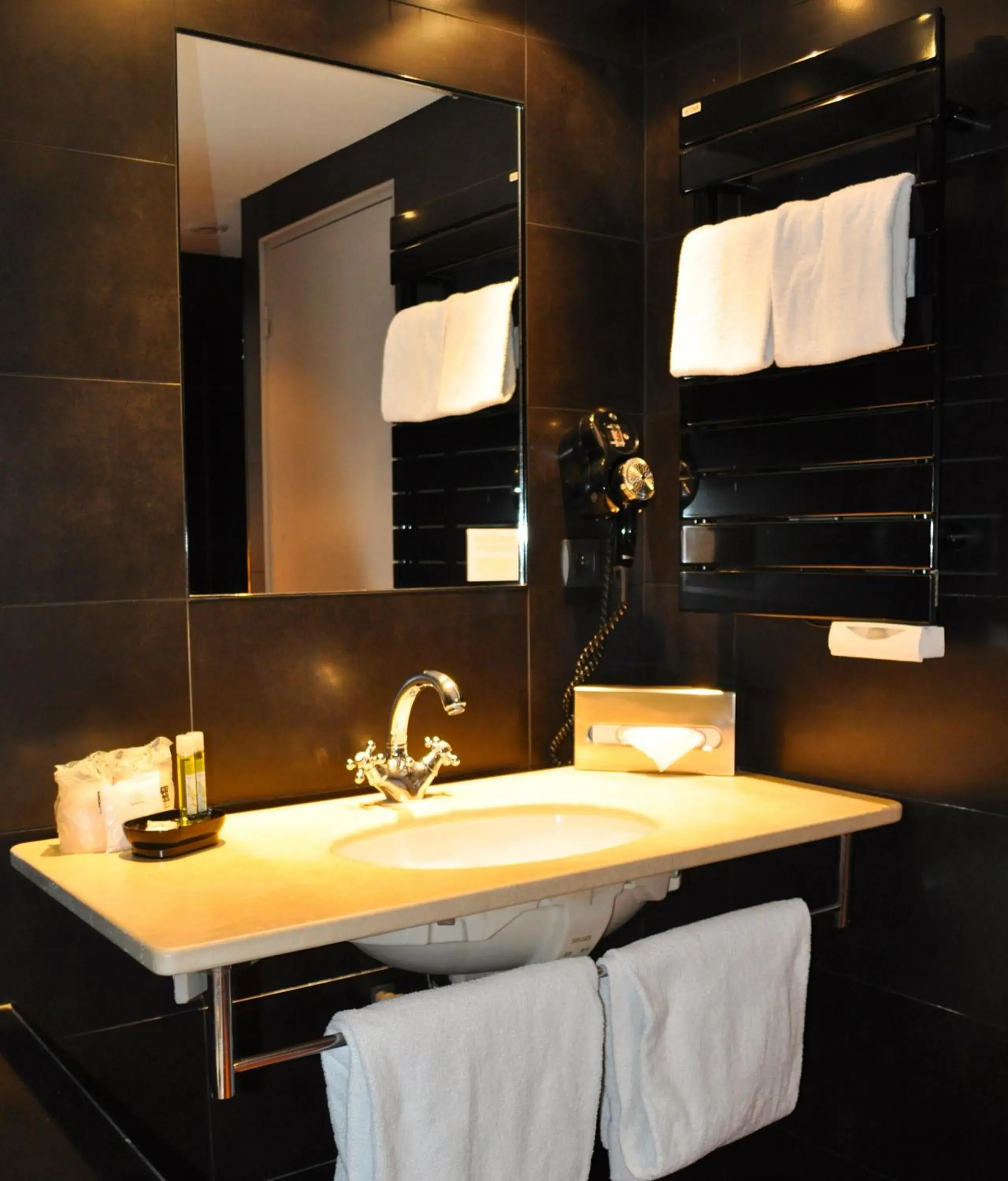 Bed in Hôtel Cloitre Saint Louis Avignon Bed in Hôtel Cloitre Saint Louis Avignon