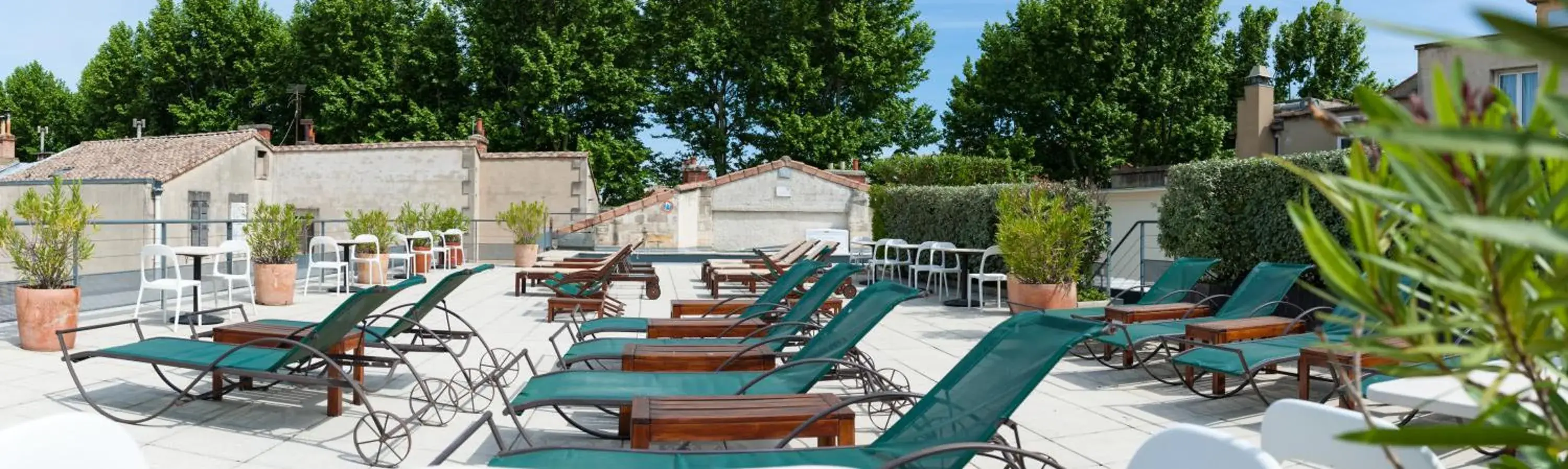 Swimming pool in Hôtel Cloitre Saint Louis Avignon Swimming pool in Hôtel Cloitre Saint Louis Avignon