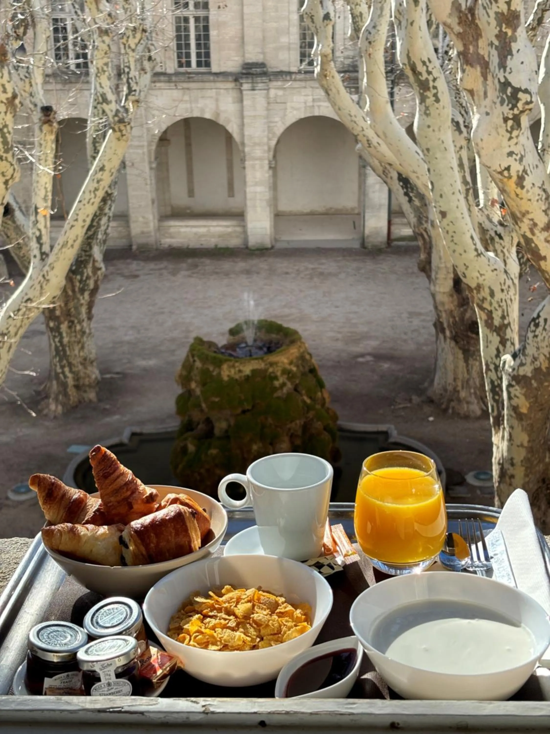 Breakfast in Hôtel Cloitre Saint Louis Avignon