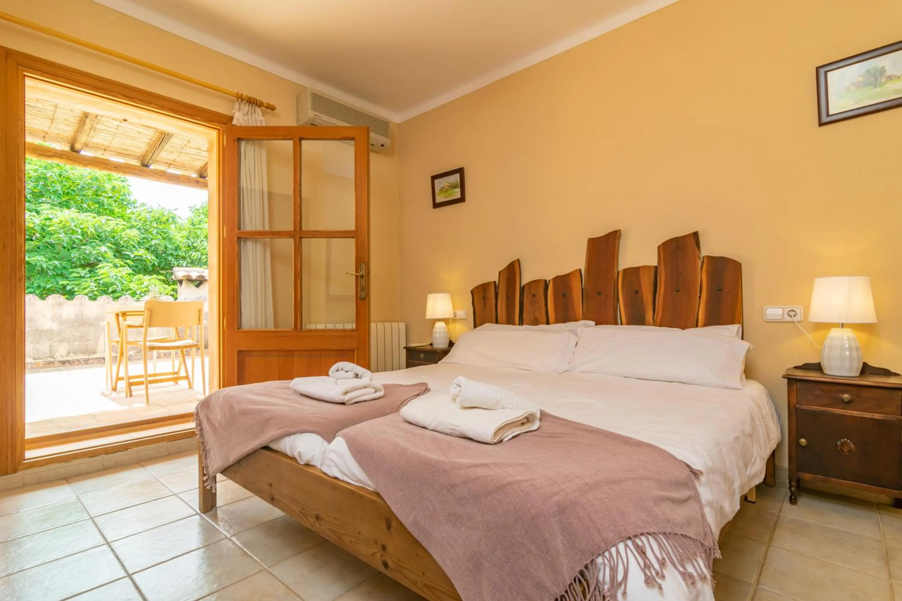 Photo of the whole room, Bed in Finca es Rafal, Agroturisme