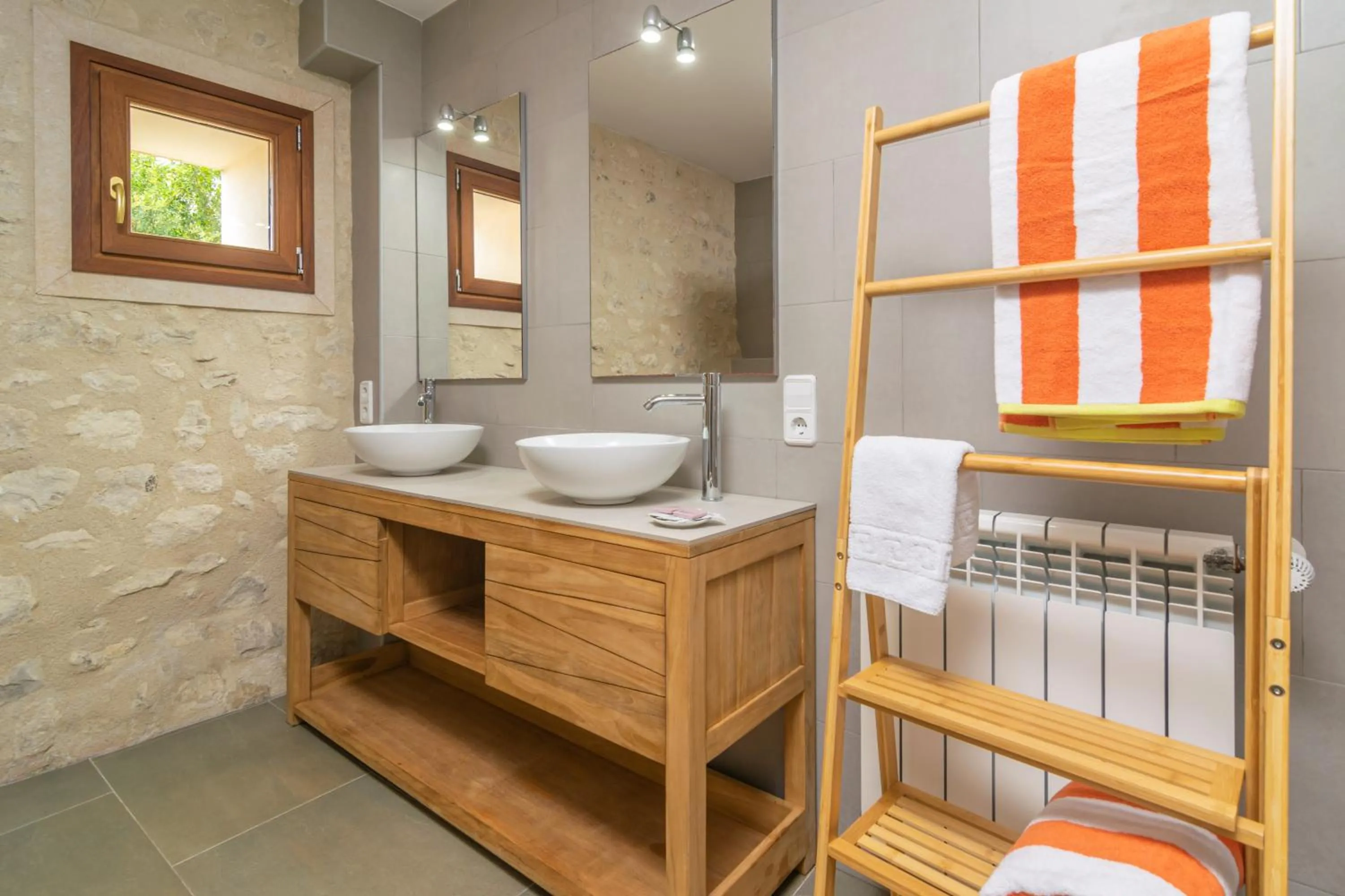 towels, Bed in Finca es Rafal, Agroturisme
