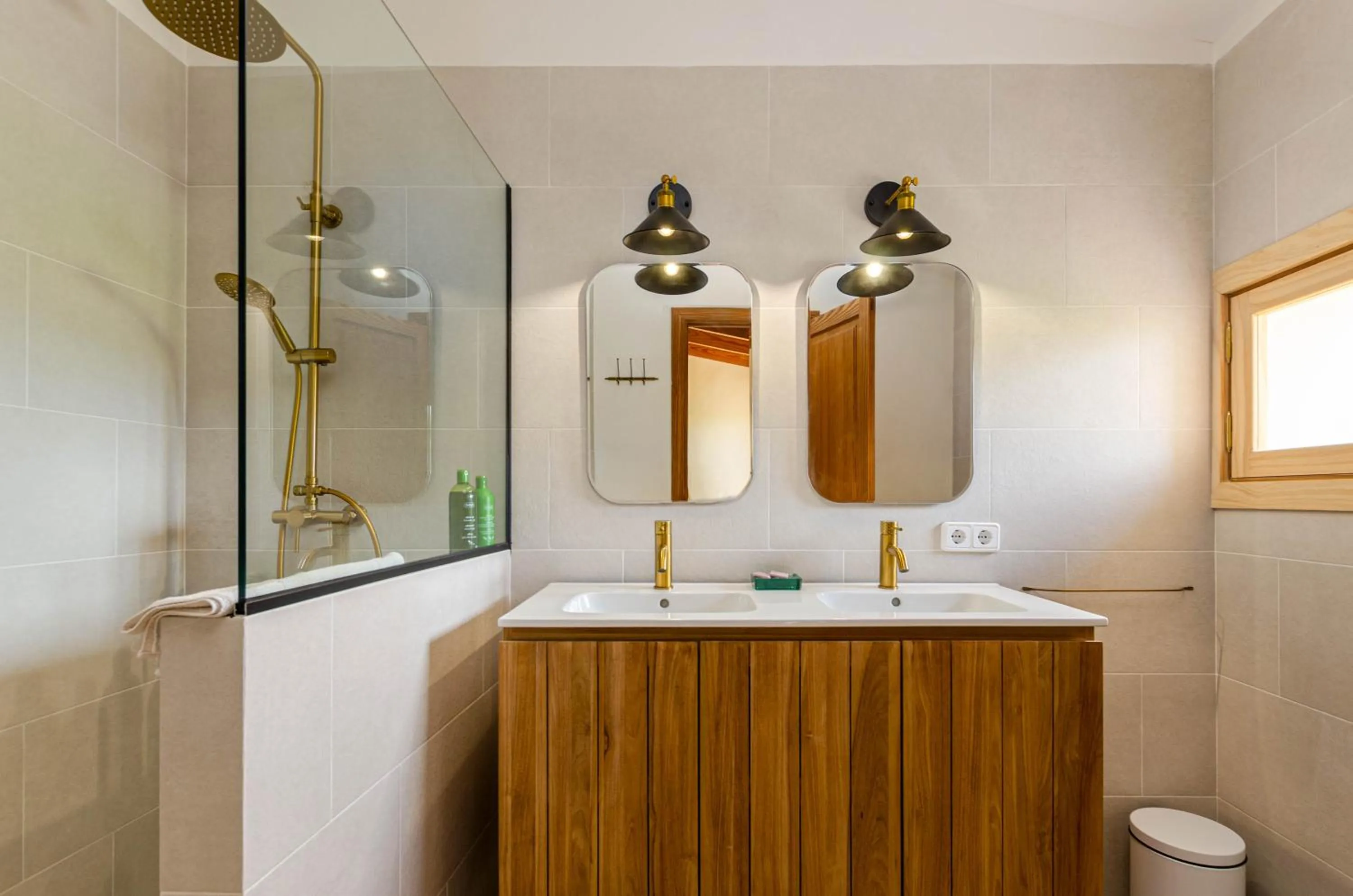 Shower in Finca es Rafal, Agroturisme