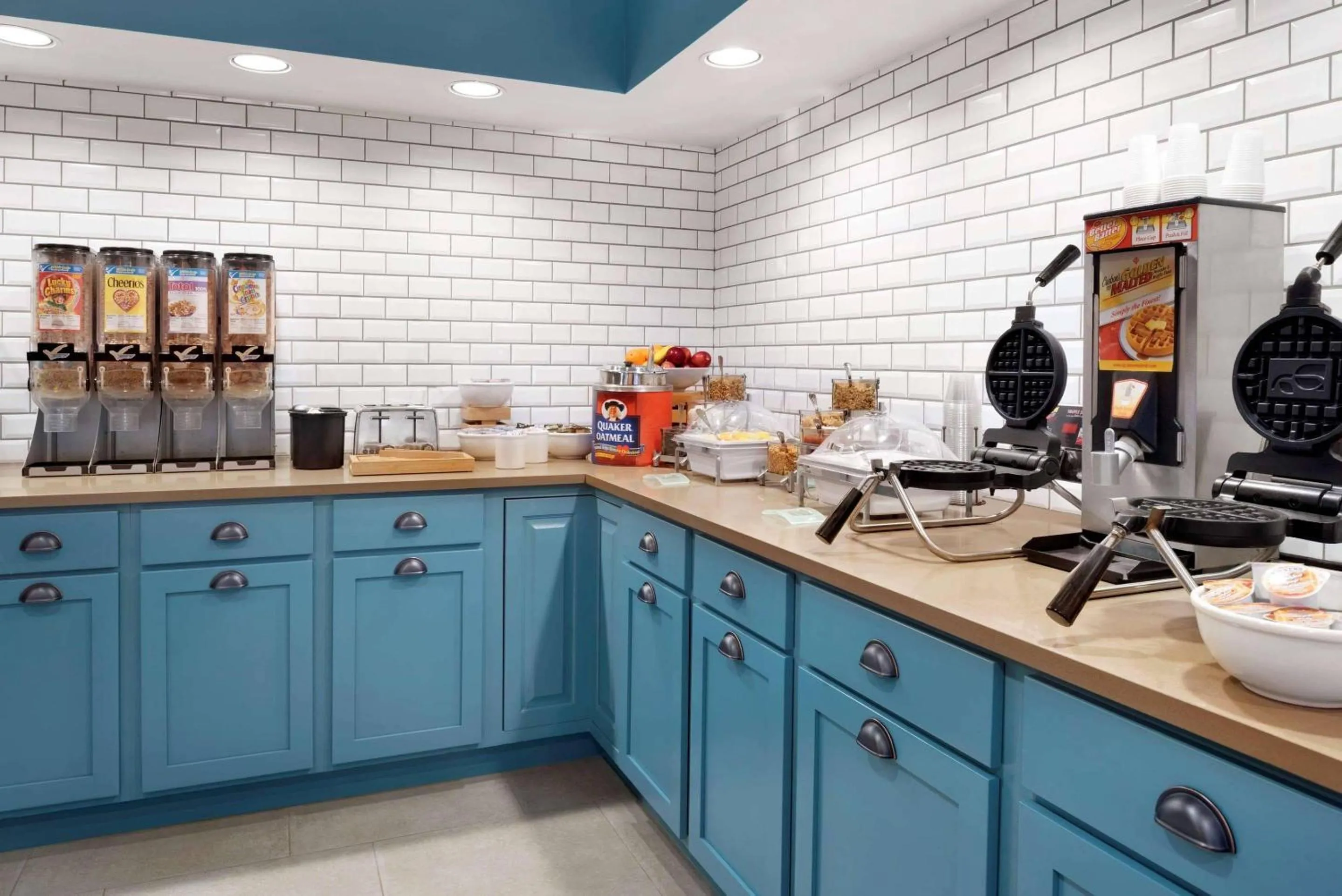 Breakfast in Country Inn & Suites by Radisson, Houghton, MI