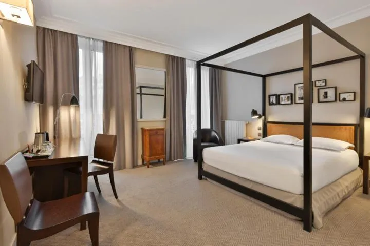 Bed in Hôtel Londres et New York - Teritoria