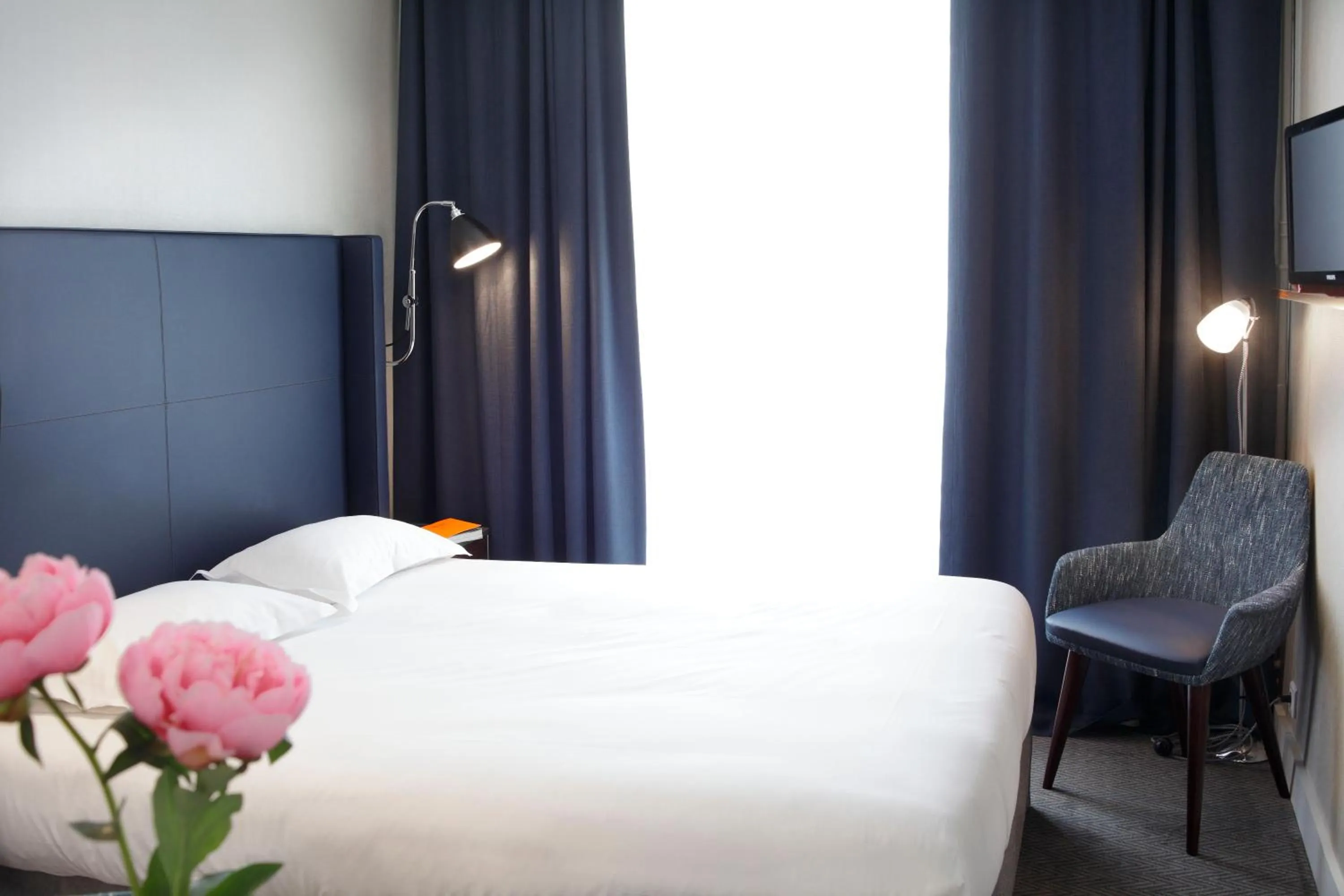 Photo of the whole room, Bed in Hôtel Londres et New York - Teritoria