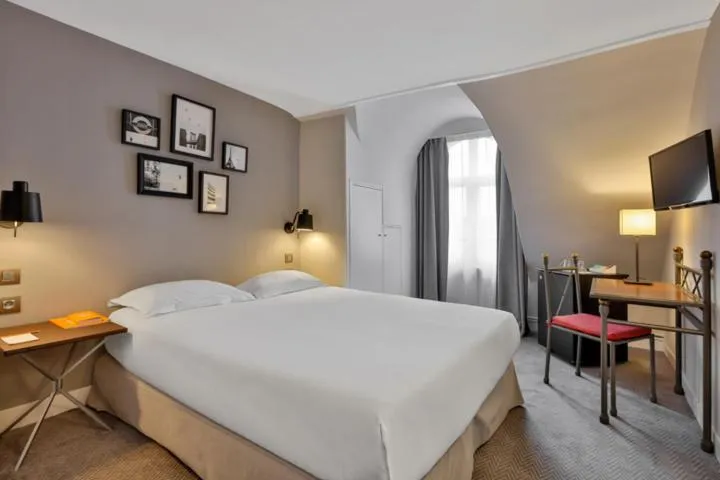 Bed in Hôtel Londres et New York - Teritoria