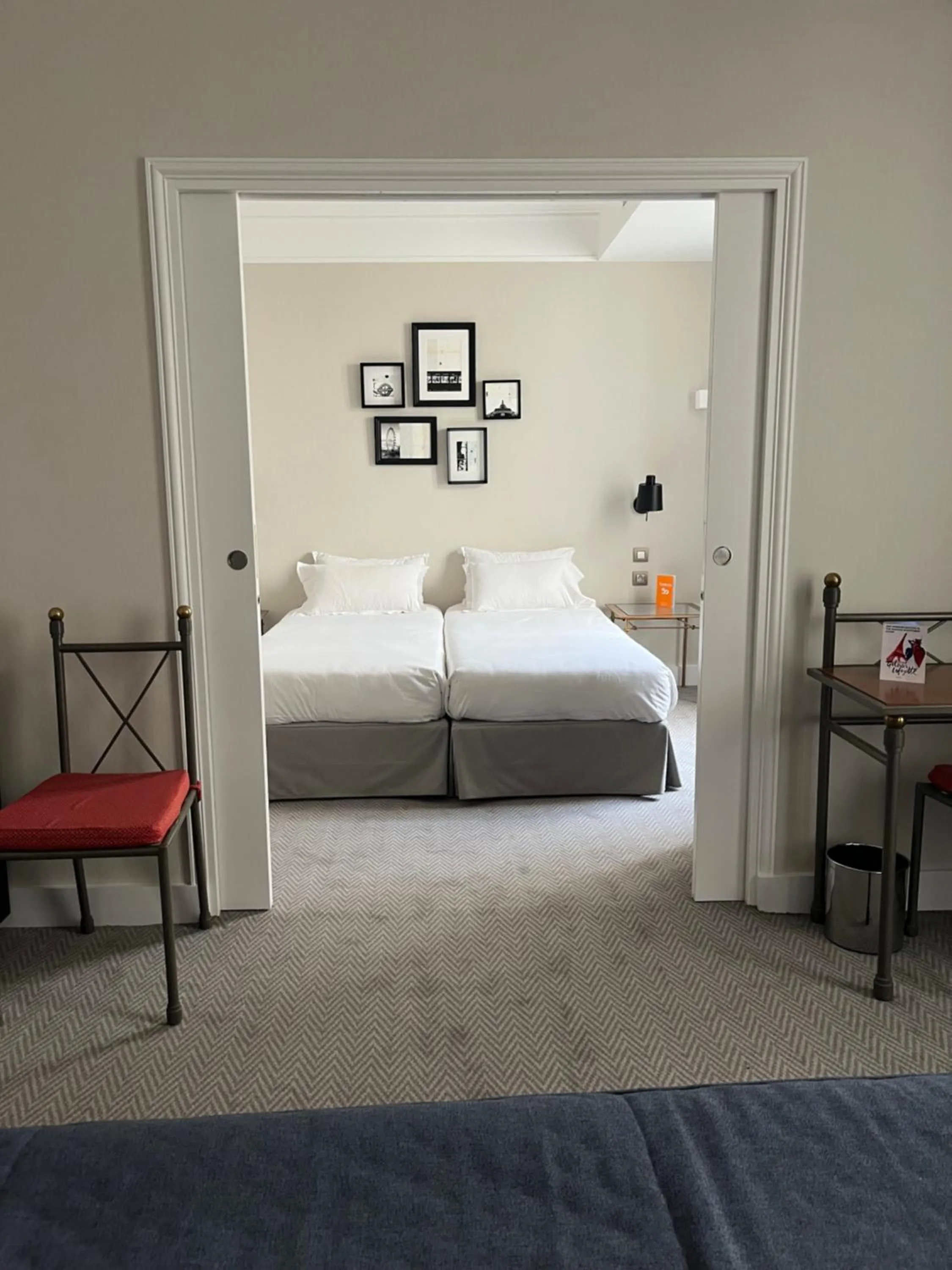 Photo of the whole room, Bed in Hôtel Londres et New York - Teritoria