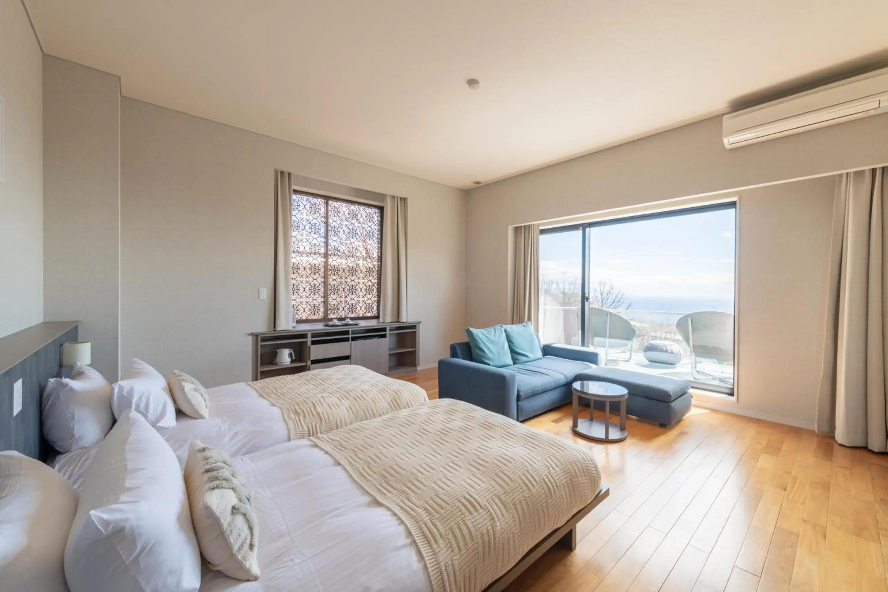 Photo of the whole room, Bed in the salon 伊豆高原 Hotels & Resort Photo of the whole room, Bed in the salon 伊豆高原 Hotels & Resort