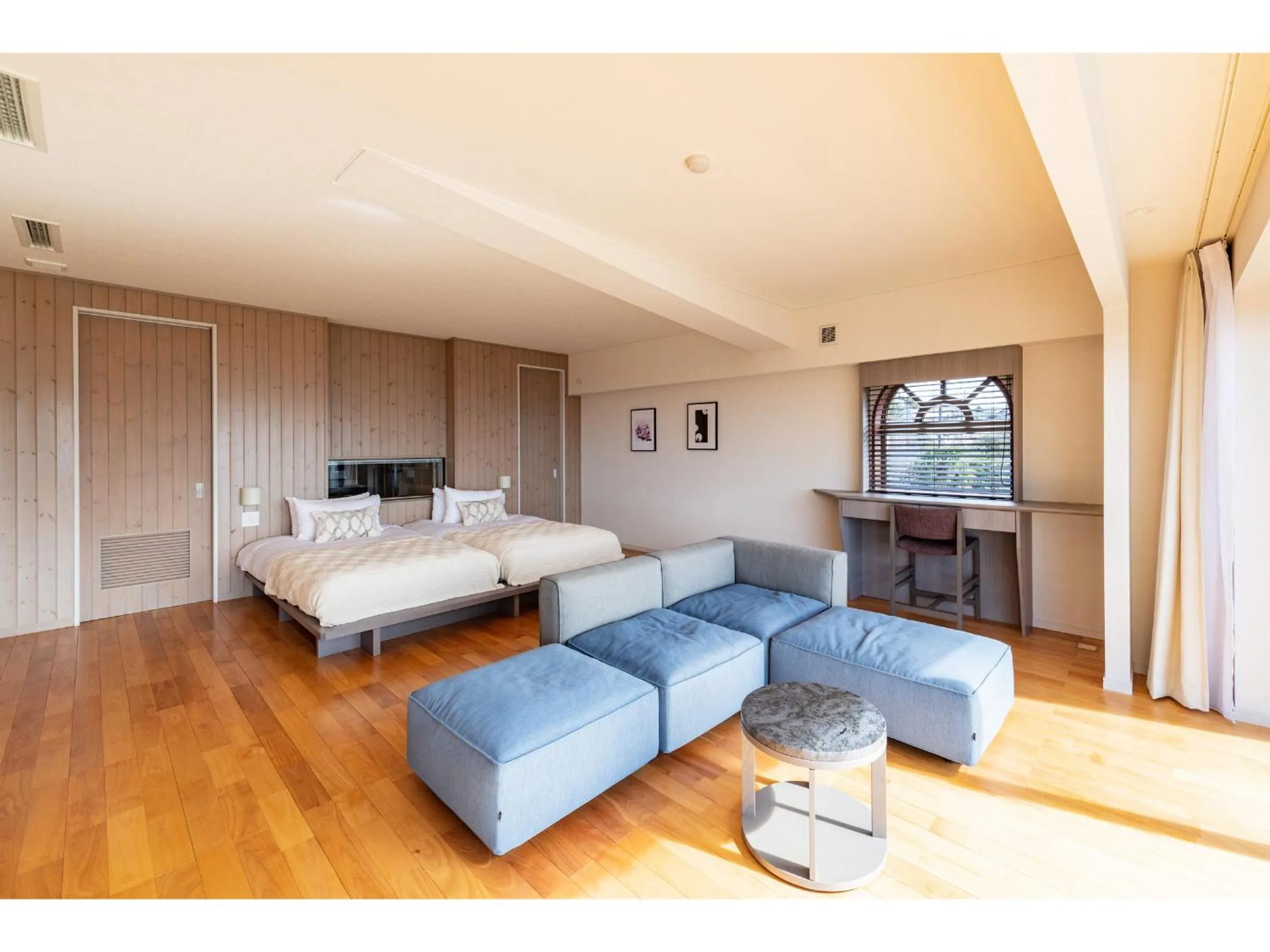 Photo of the whole room, Bed in the salon 伊豆高原 Hotels & Resort