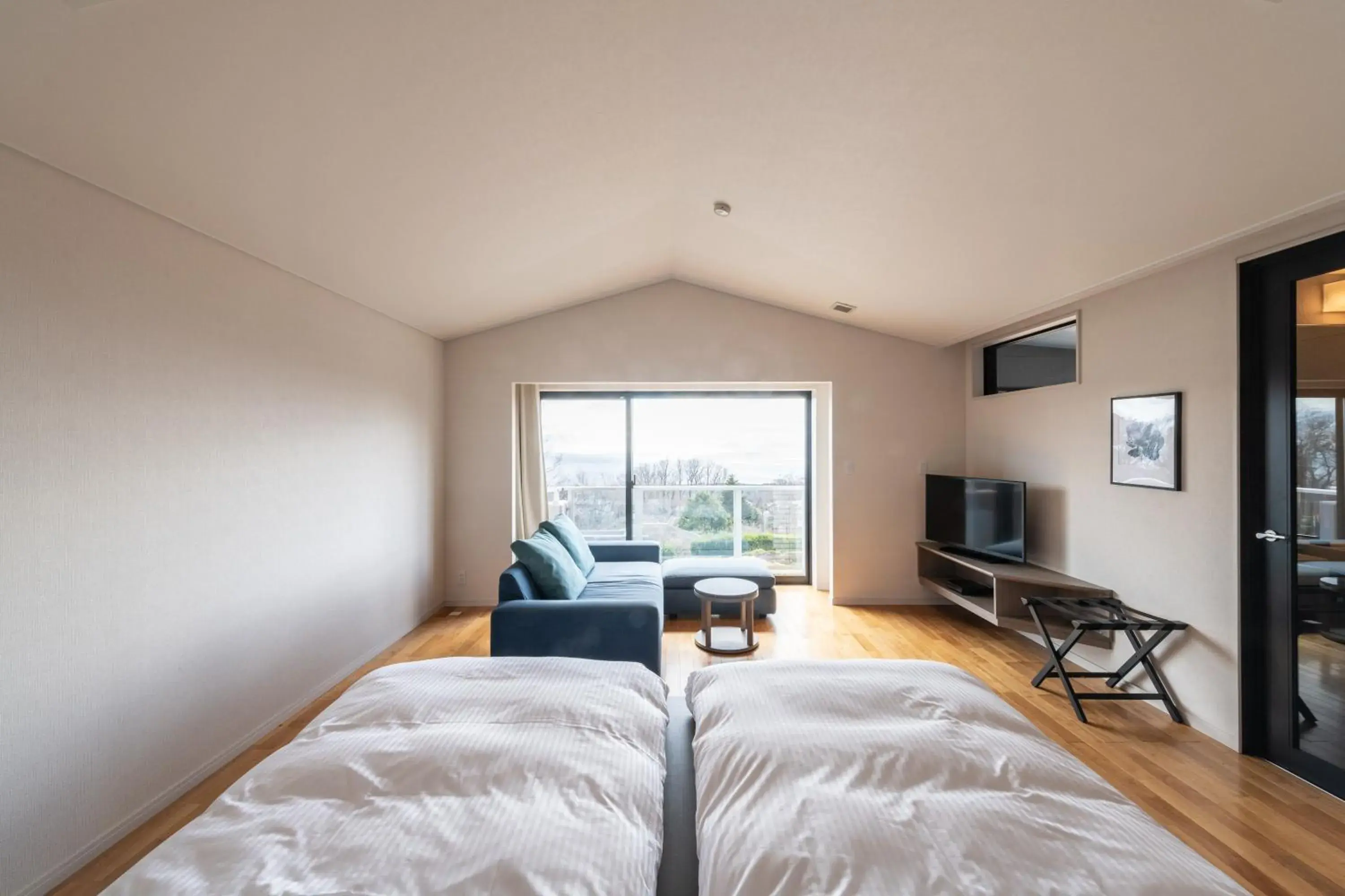 Photo of the whole room, Bed in the salon 伊豆高原 Hotels & Resort Photo of the whole room, Bed in the salon 伊豆高原 Hotels & Resort