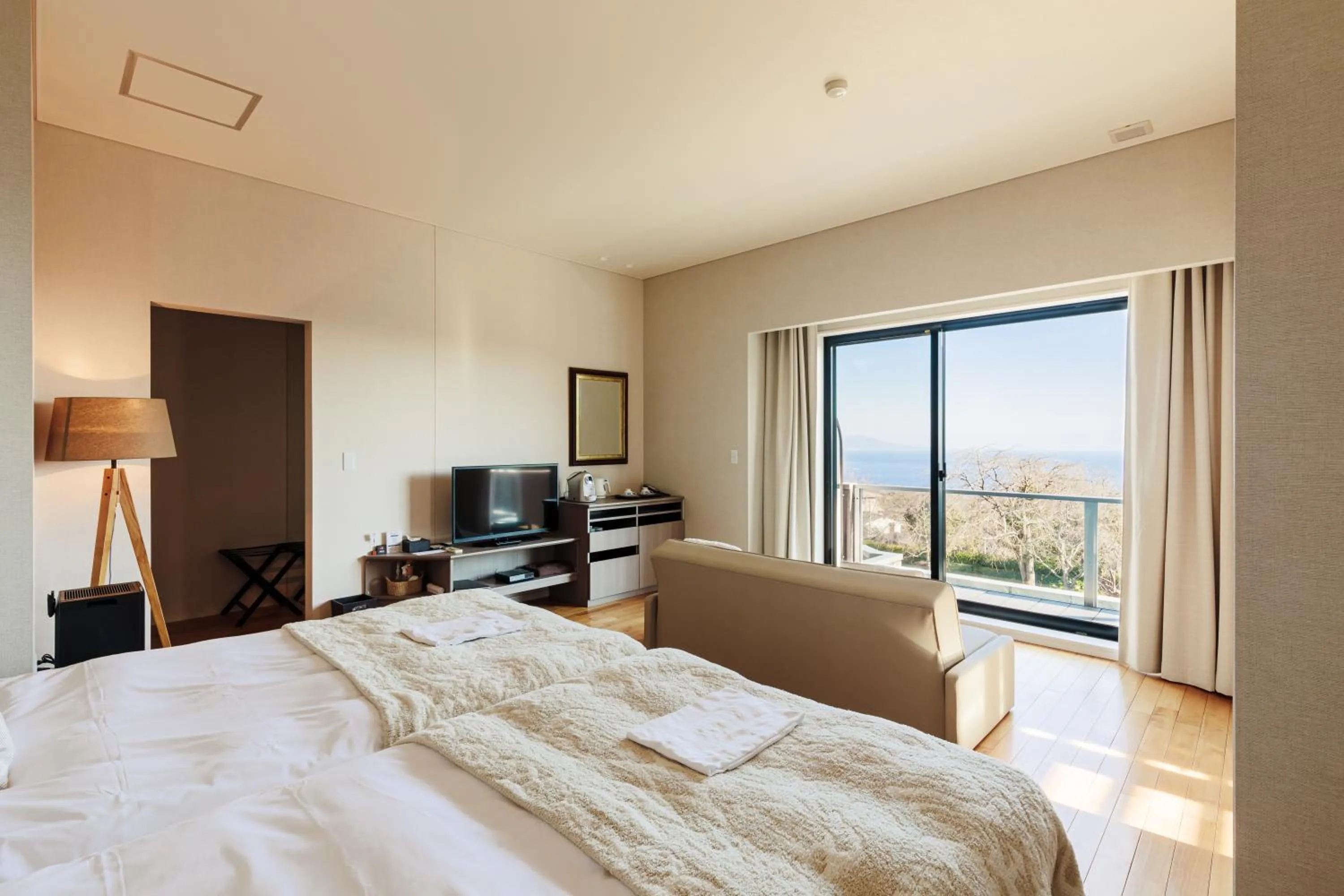 Photo of the whole room, Bed in the salon 伊豆高原 Hotels & Resort