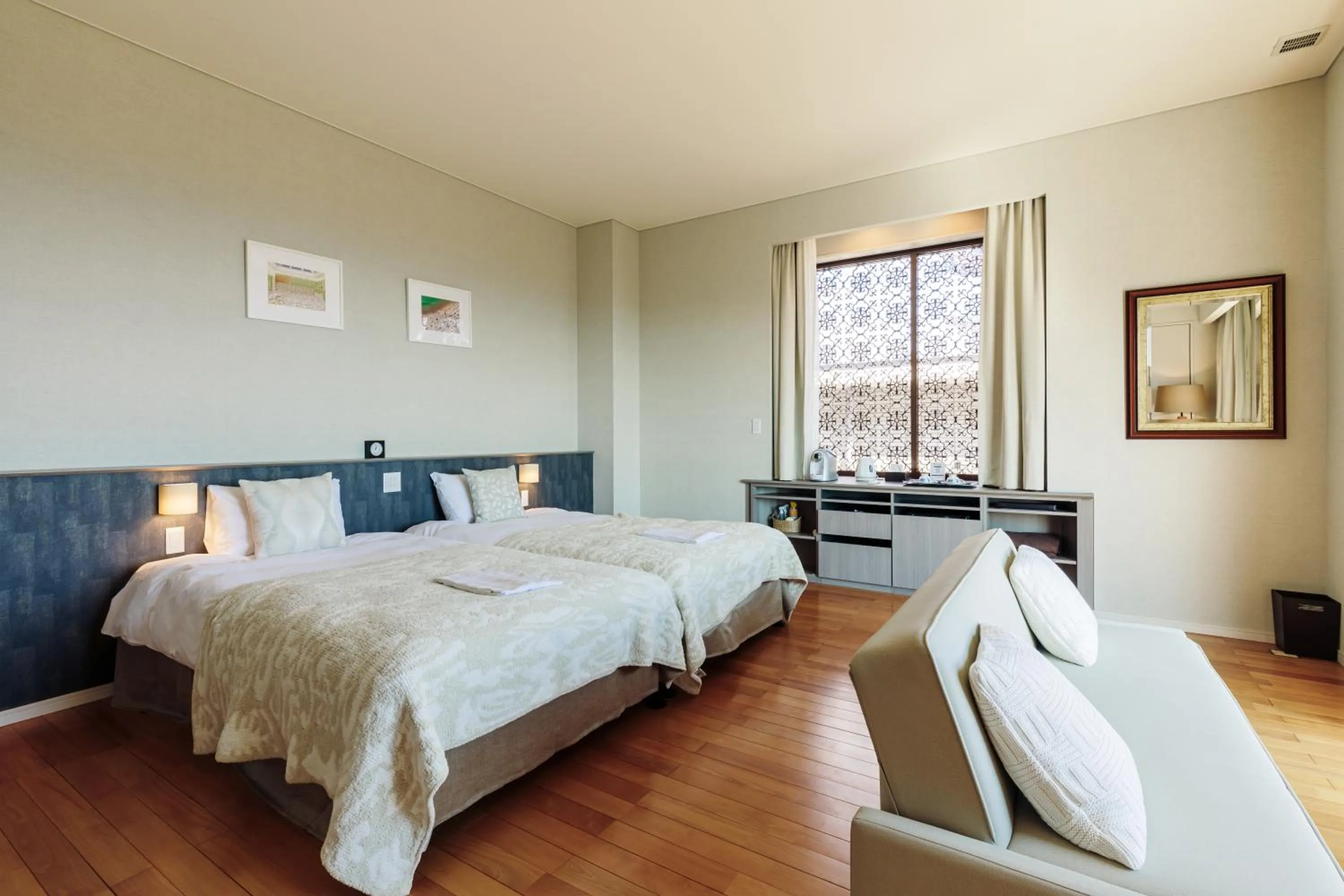 Living room, Bed in the salon 伊豆高原 Hotels & Resort