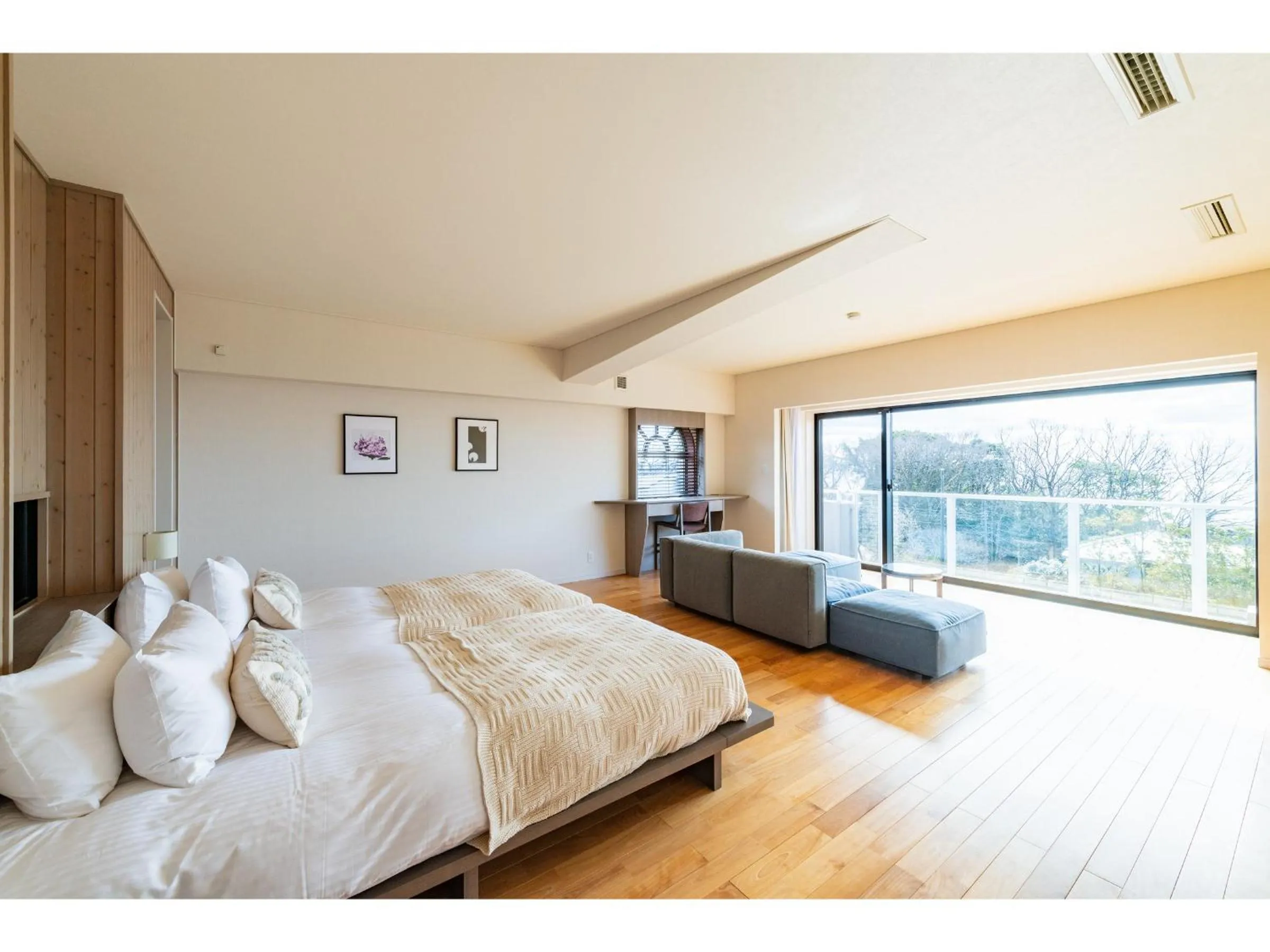 Photo of the whole room, Bed in the salon 伊豆高原 Hotels & Resort