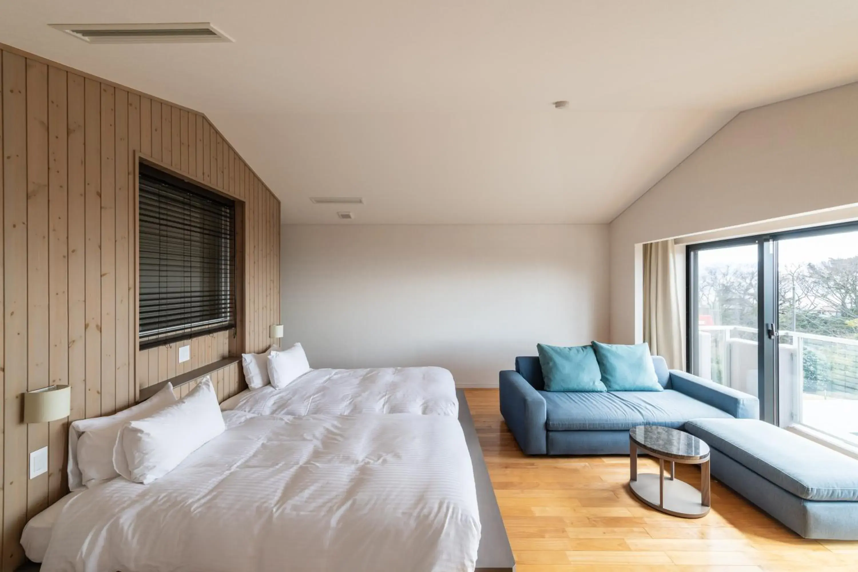 Living room, Bed in the salon 伊豆高原 Hotels & Resort Living room, Bed in the salon 伊豆高原 Hotels & Resort