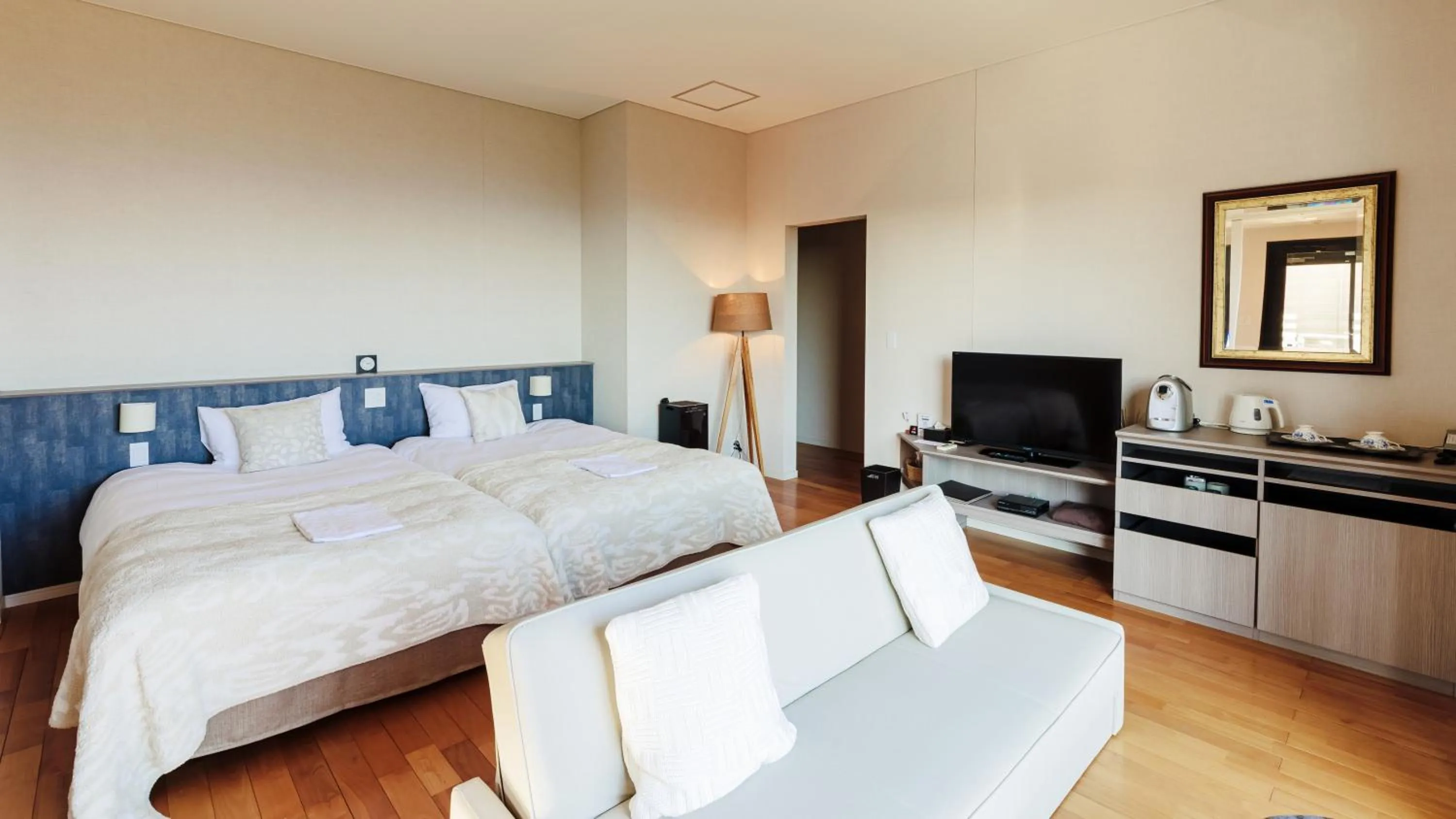 Photo of the whole room, Bed in the salon 伊豆高原 Hotels & Resort