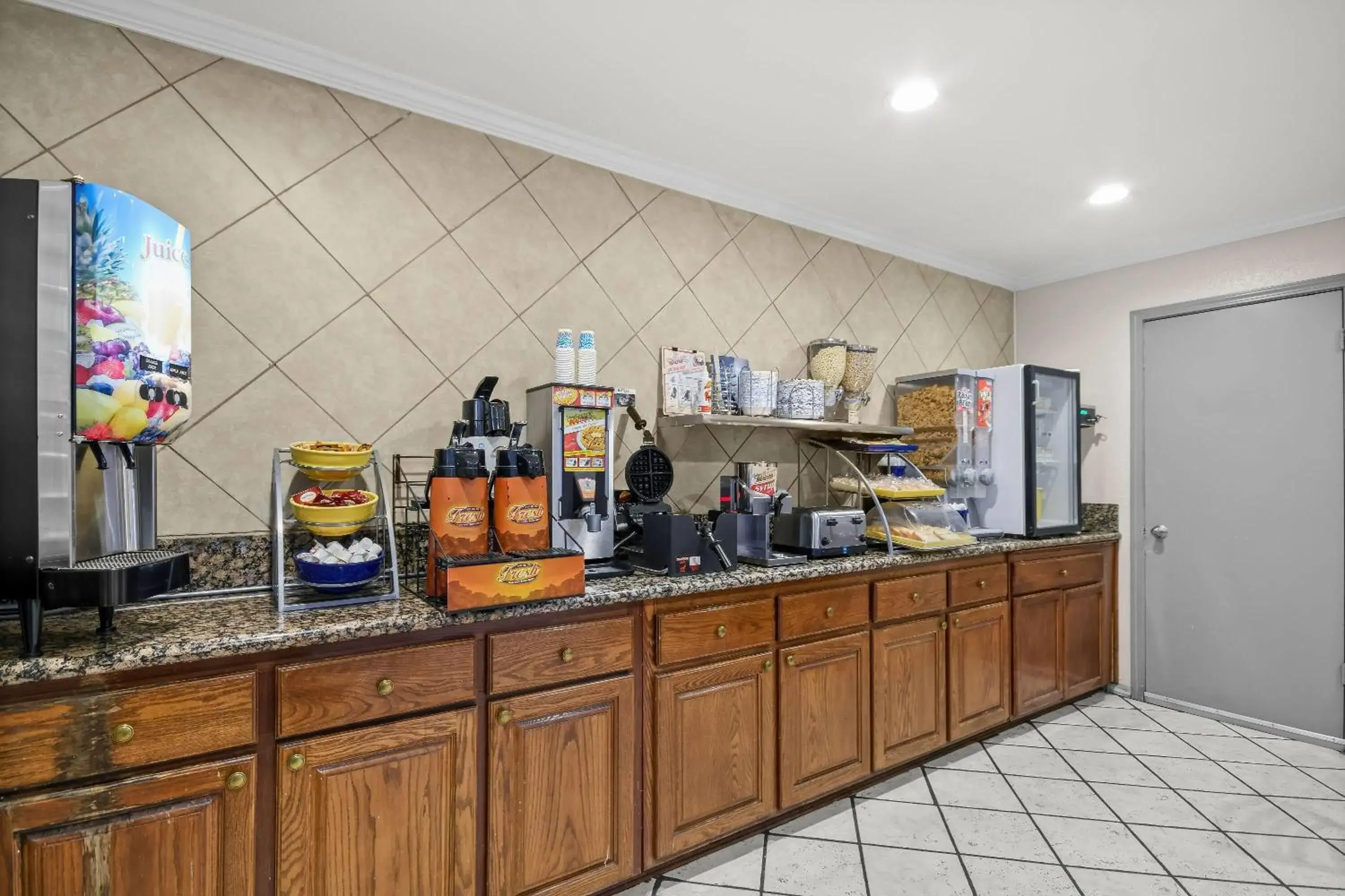 Restaurant/places to eat in Days Inn by Wyndham Lost Hills Restaurant/places to eat in Days Inn by Wyndham Lost Hills