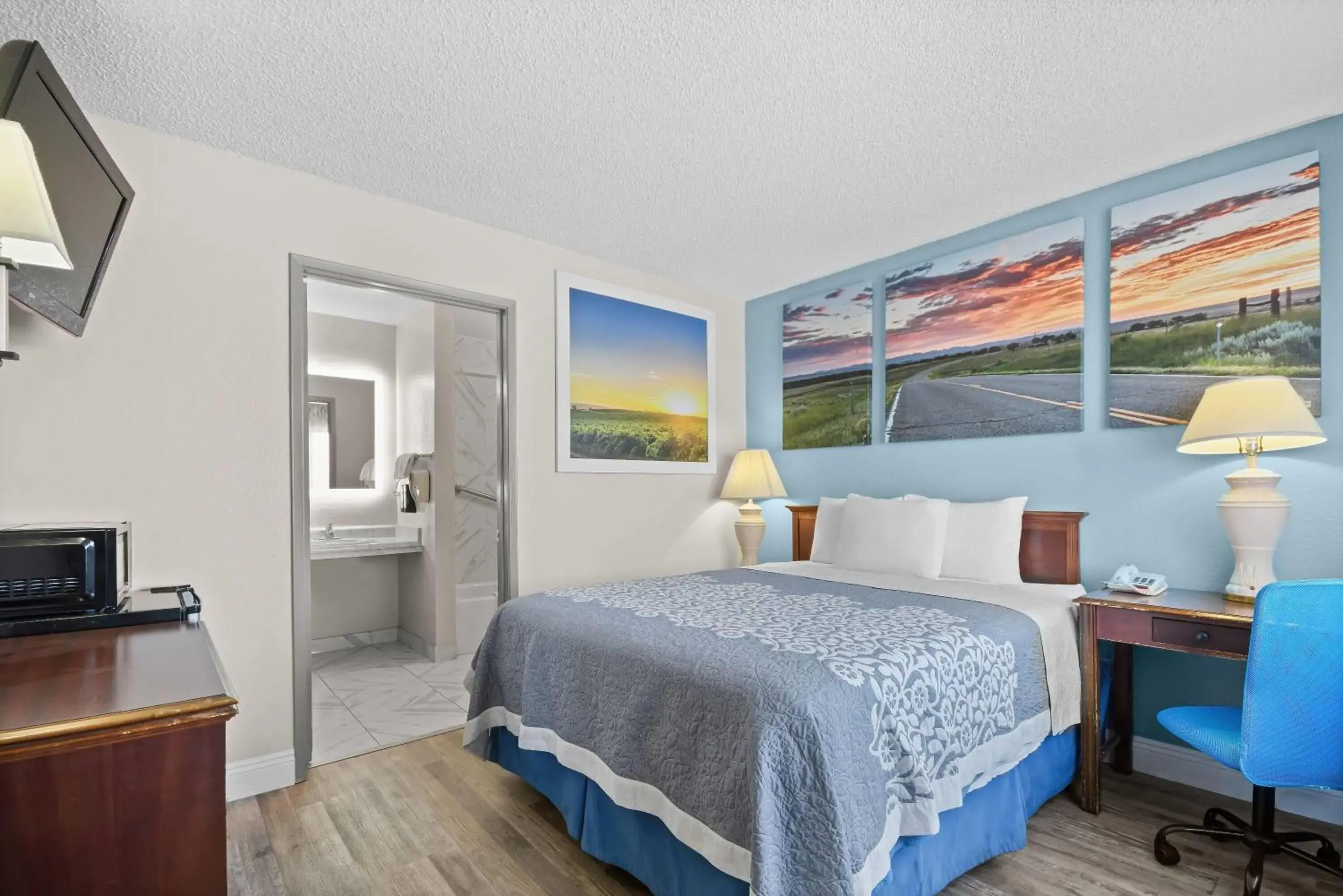 Bed in Days Inn by Wyndham Lost Hills Bed in Days Inn by Wyndham Lost Hills