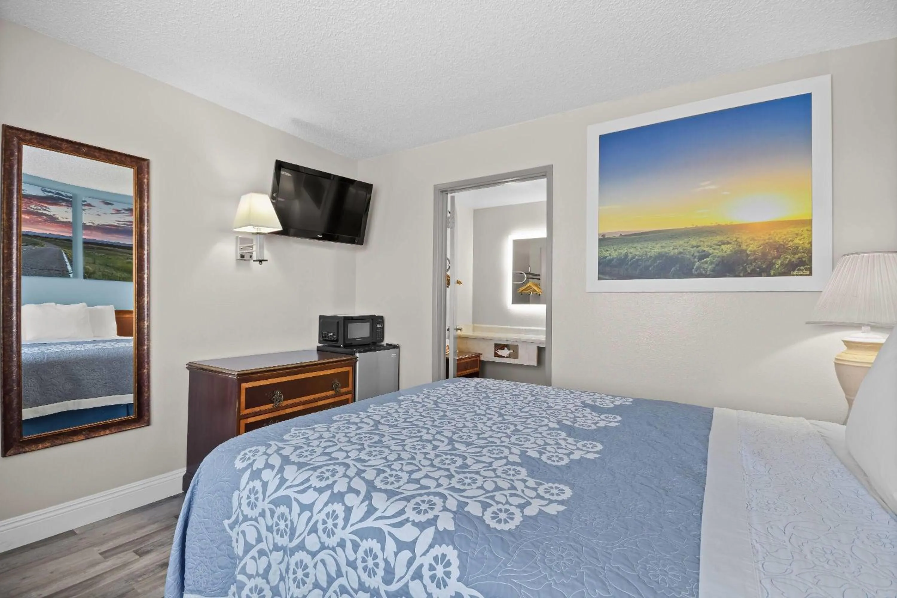 Bed in Days Inn by Wyndham Lost Hills