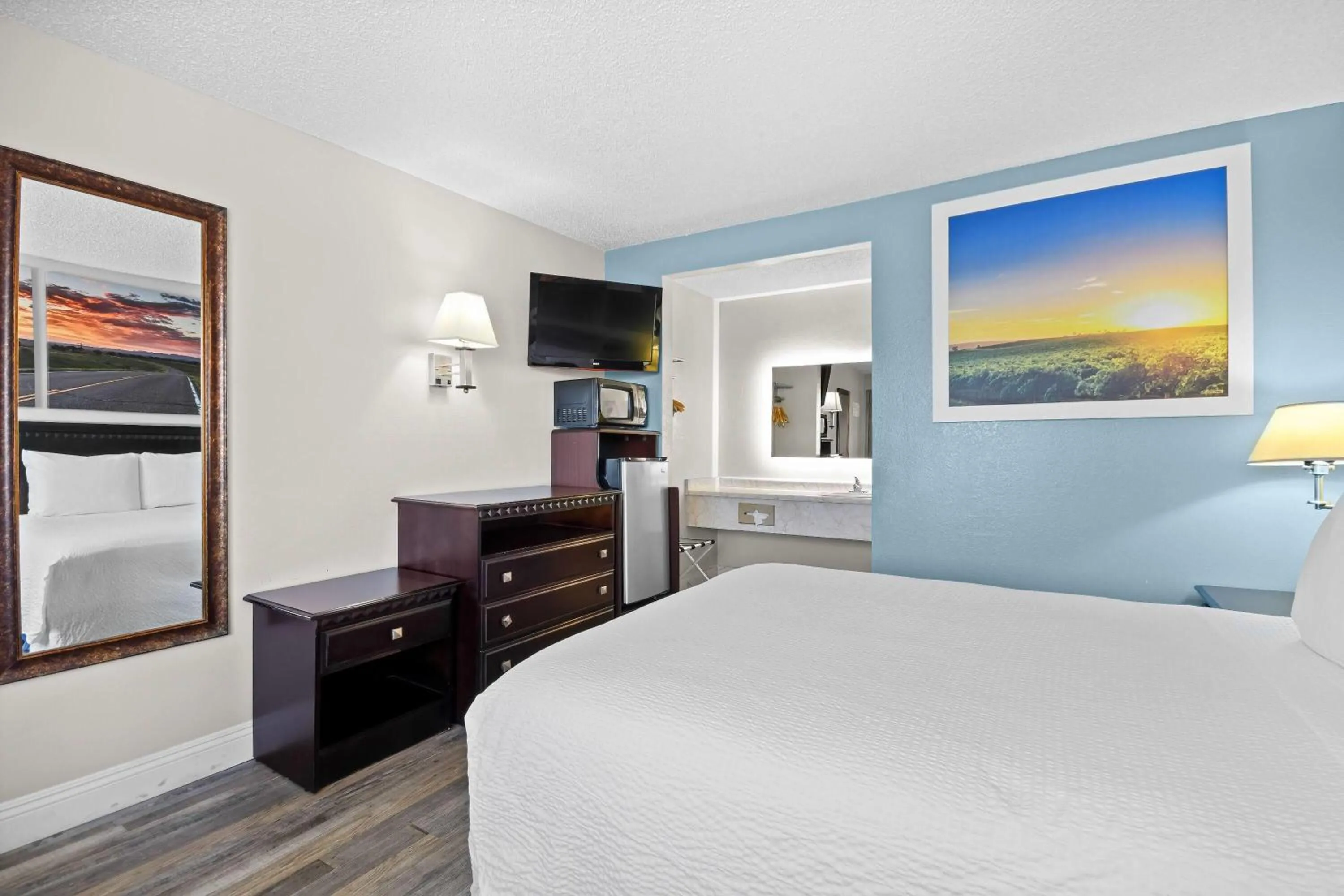 Bed in Days Inn by Wyndham Lost Hills