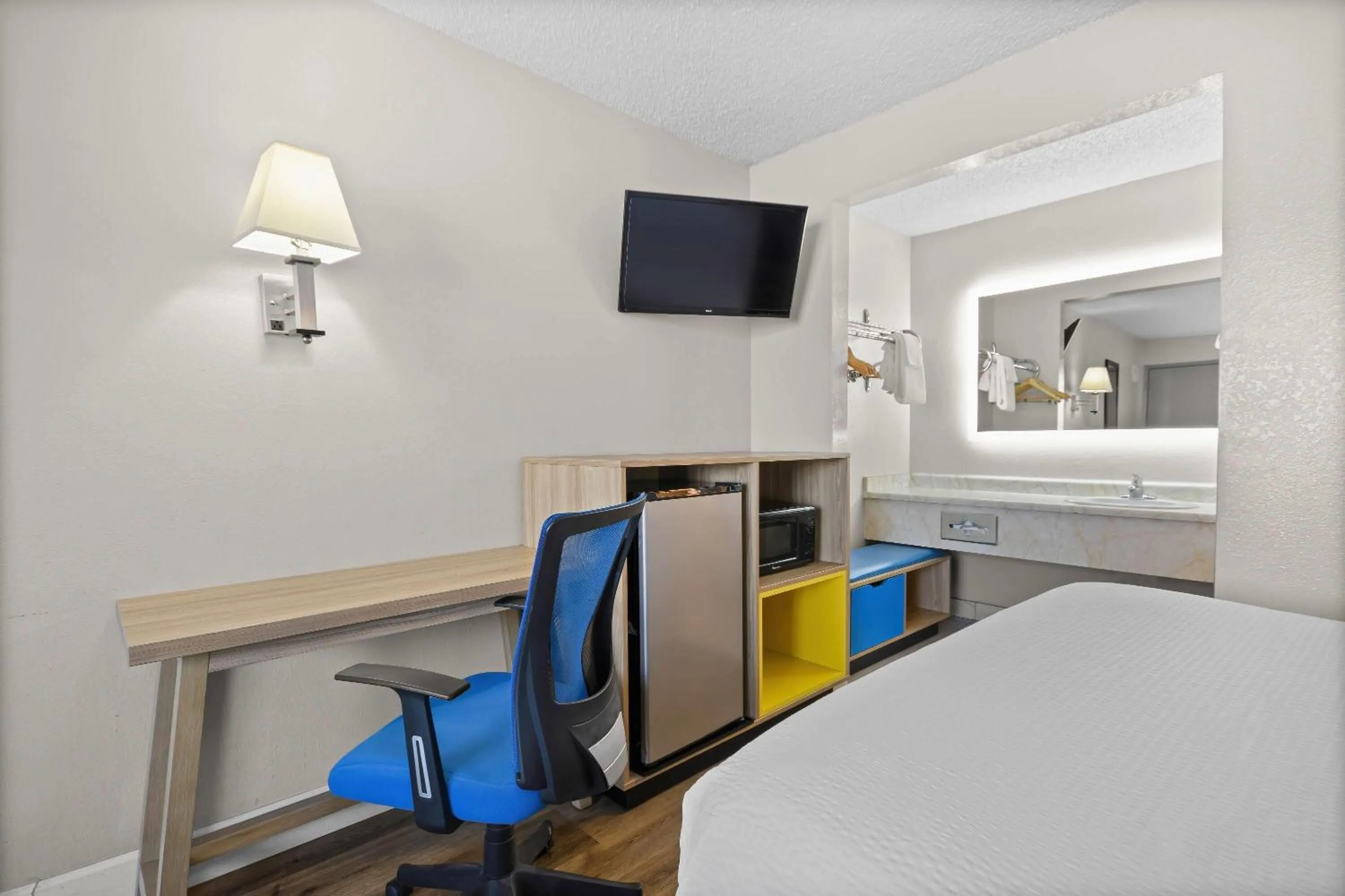 Bed in Days Inn by Wyndham Lost Hills