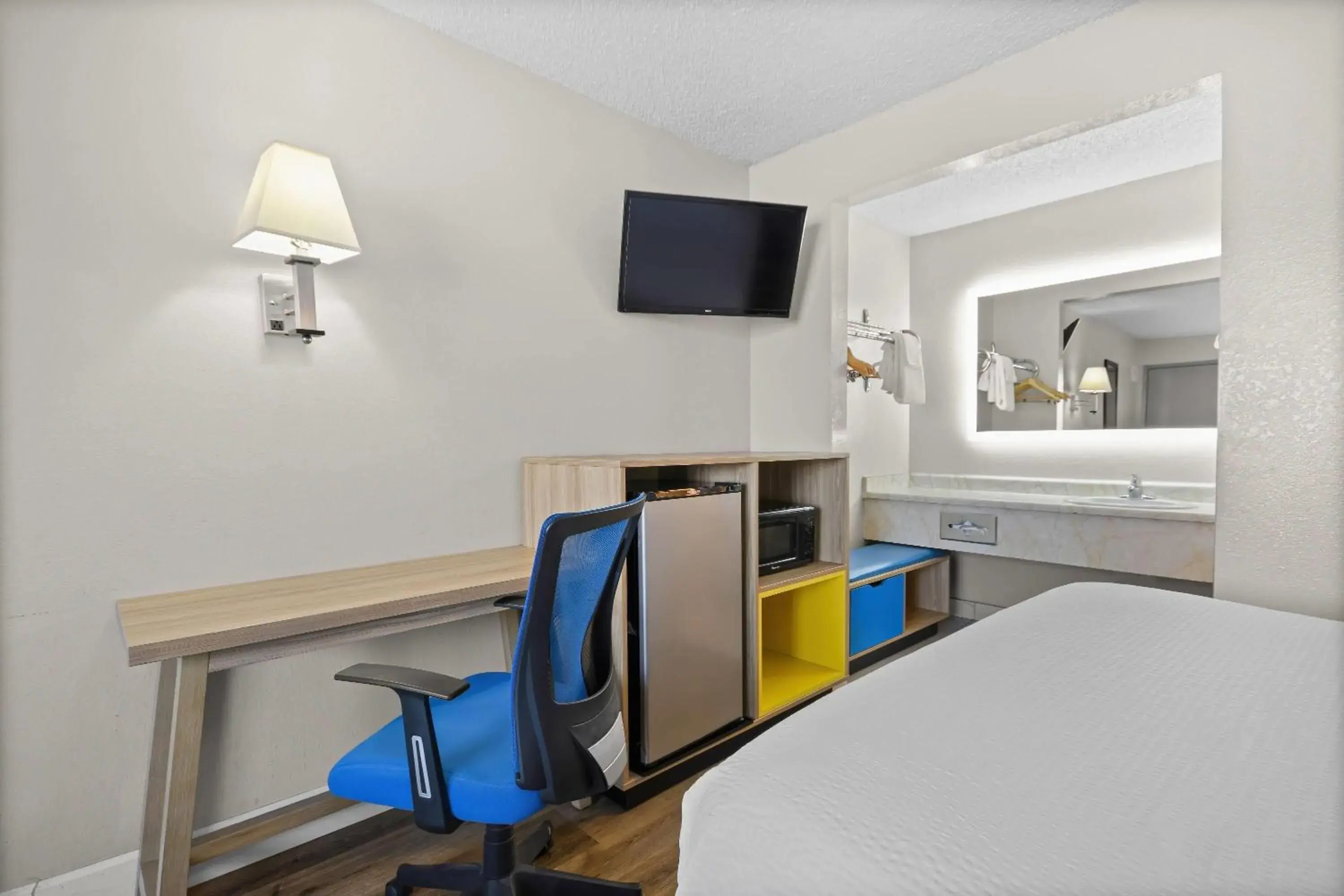 Bed in Days Inn by Wyndham Lost Hills Bed in Days Inn by Wyndham Lost Hills