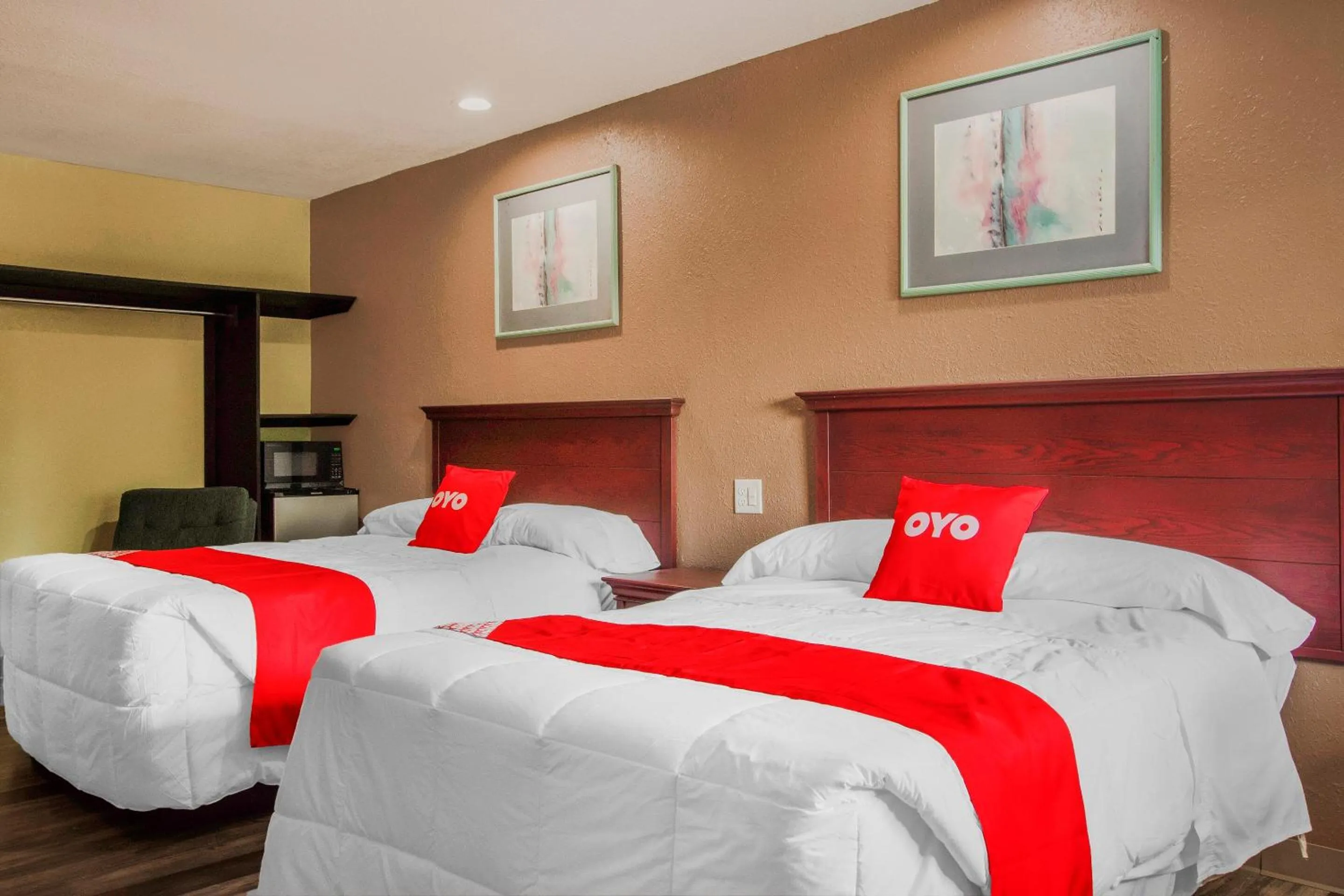Bedroom, Bed in OYO Superior Budget Inn Bartow