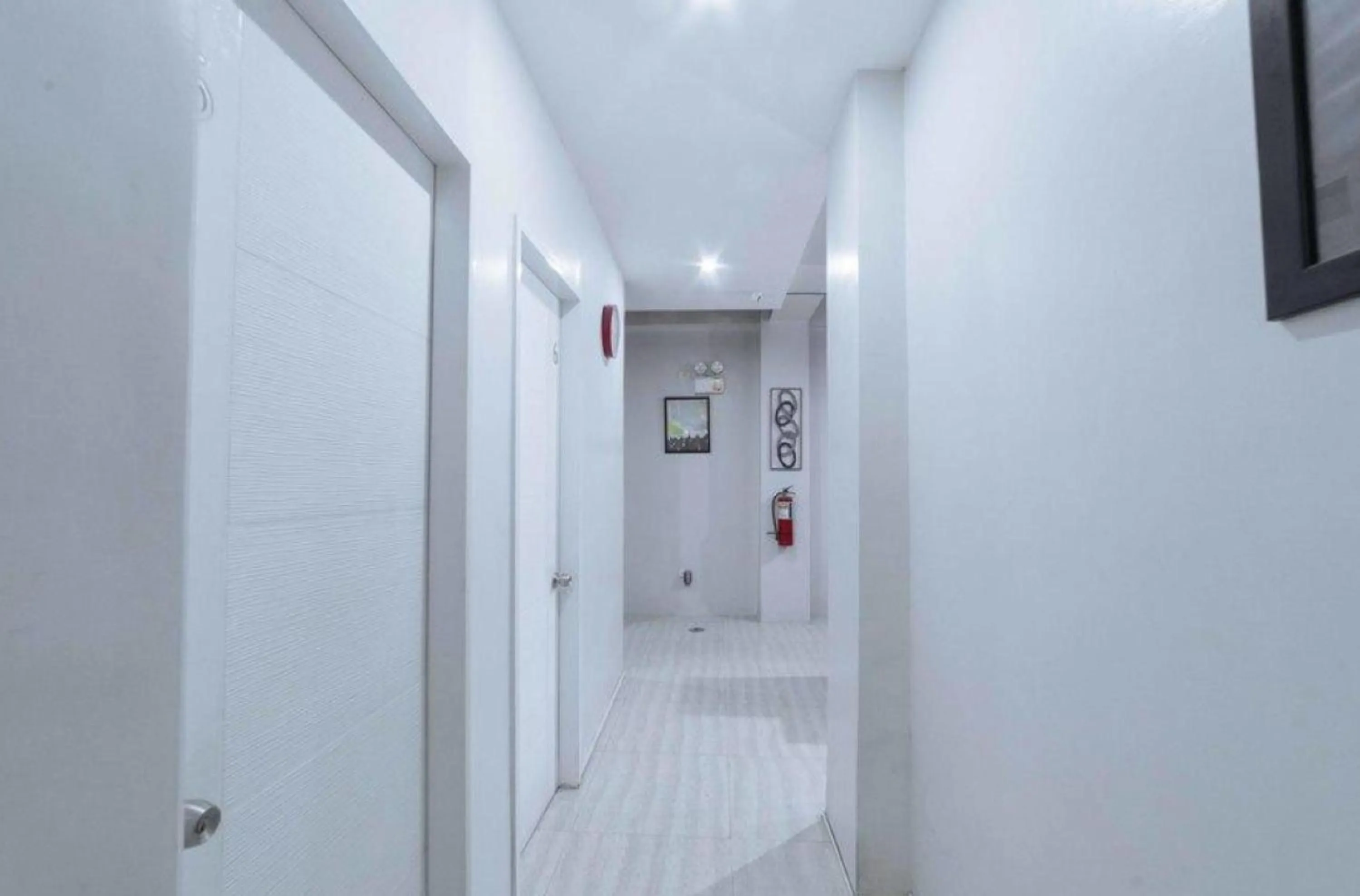 Area and facilities in RedDoorz near G Mall Bajada Davao