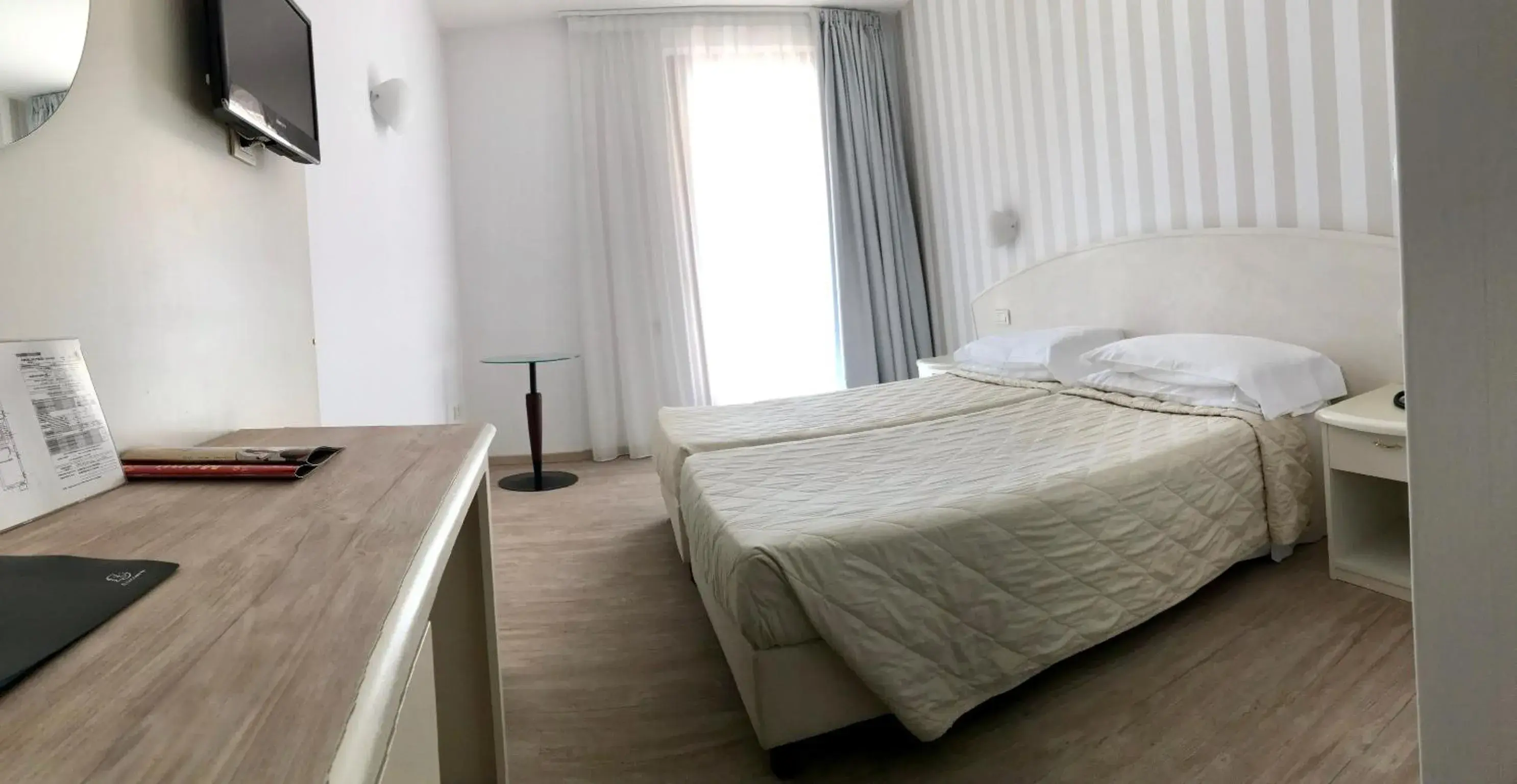 Double or Twin Room with Lake View in Hotel Roma Double or Twin Room with Lake View in Hotel Roma