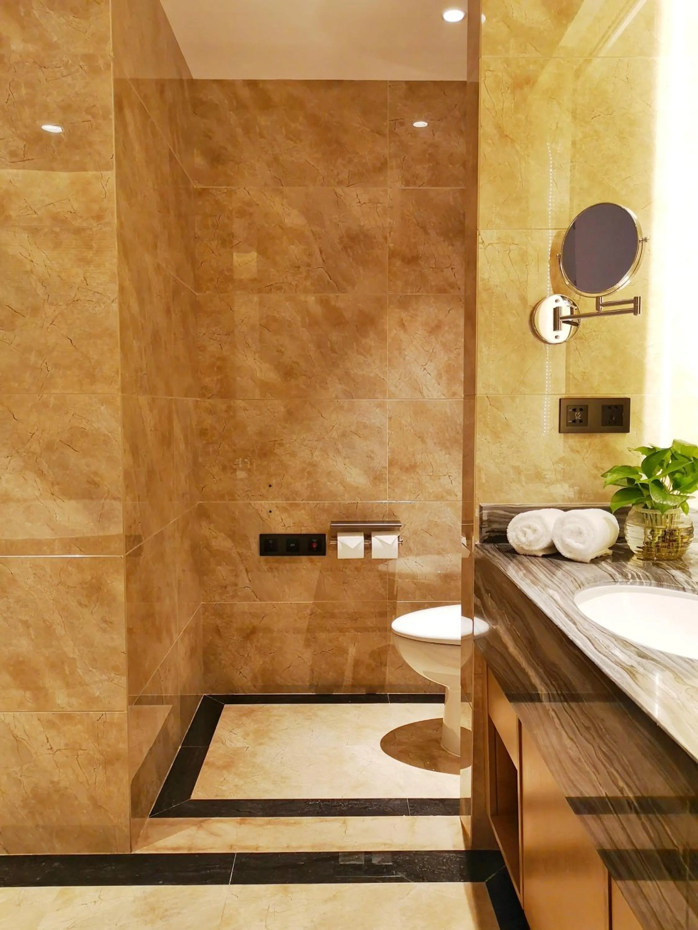 Ramada Plaza by Wyndham Dongxing City Center