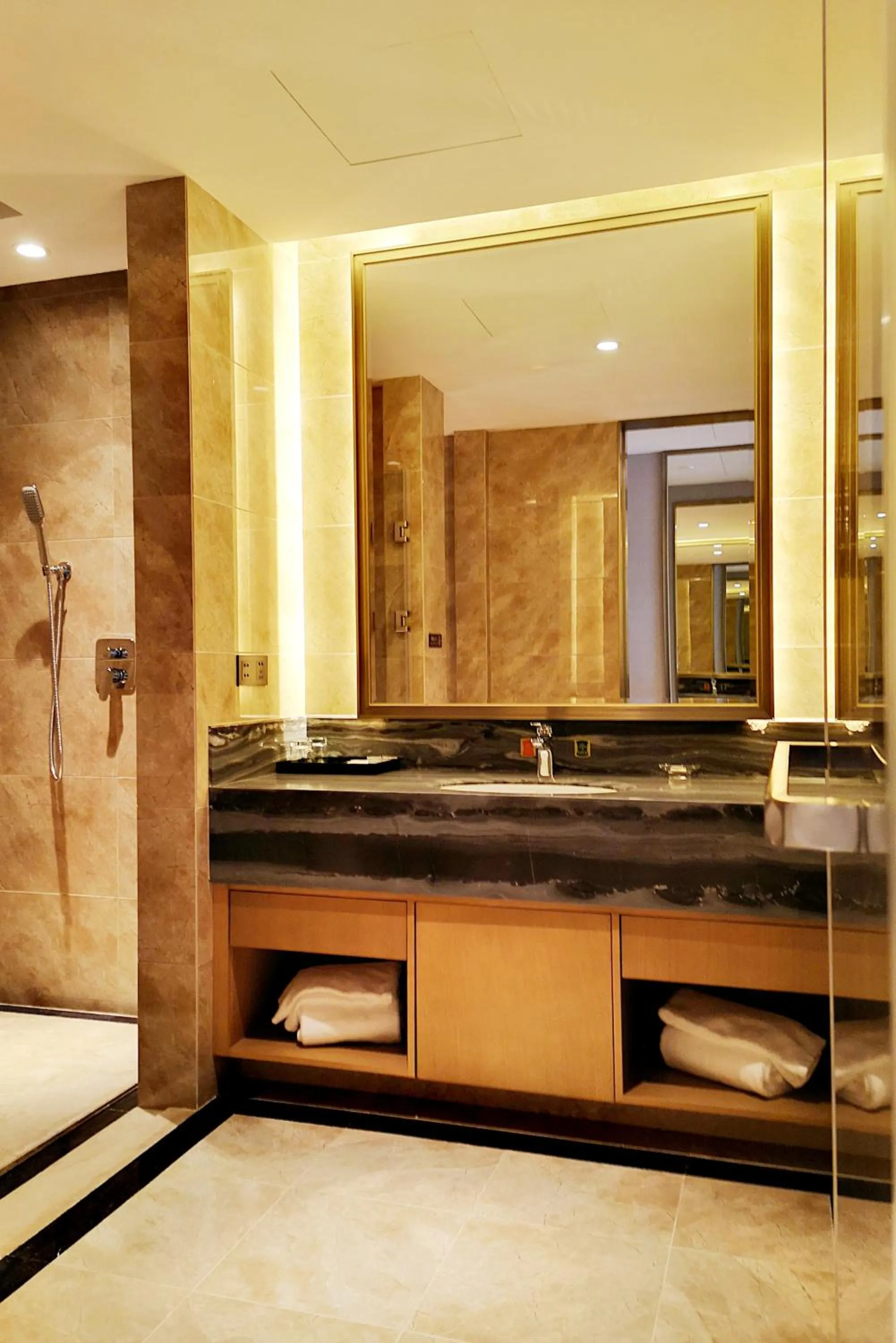 Ramada Plaza by Wyndham Dongxing City Center