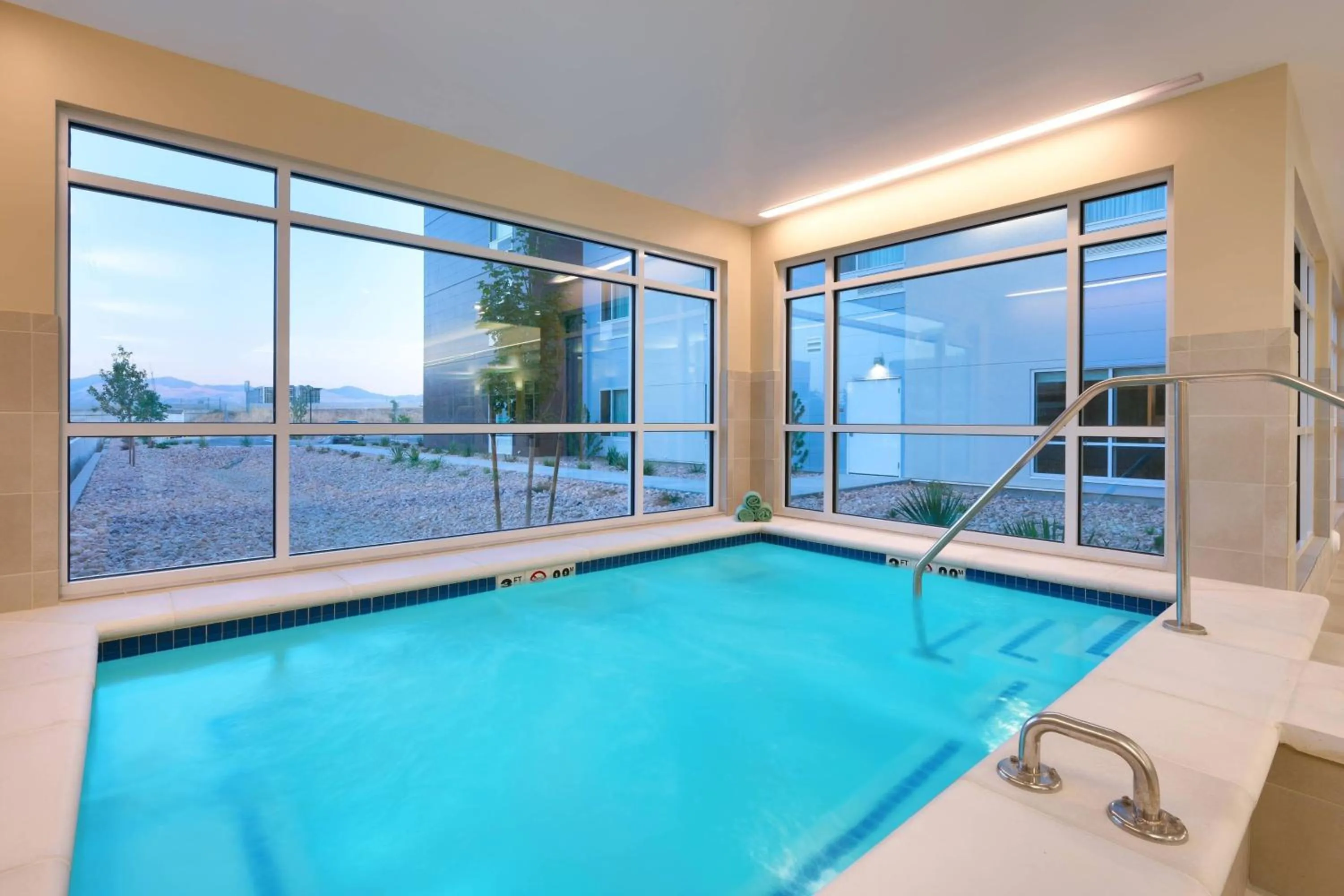Swimming pool in TownePlace Suites by Marriott Salt Lake City Draper