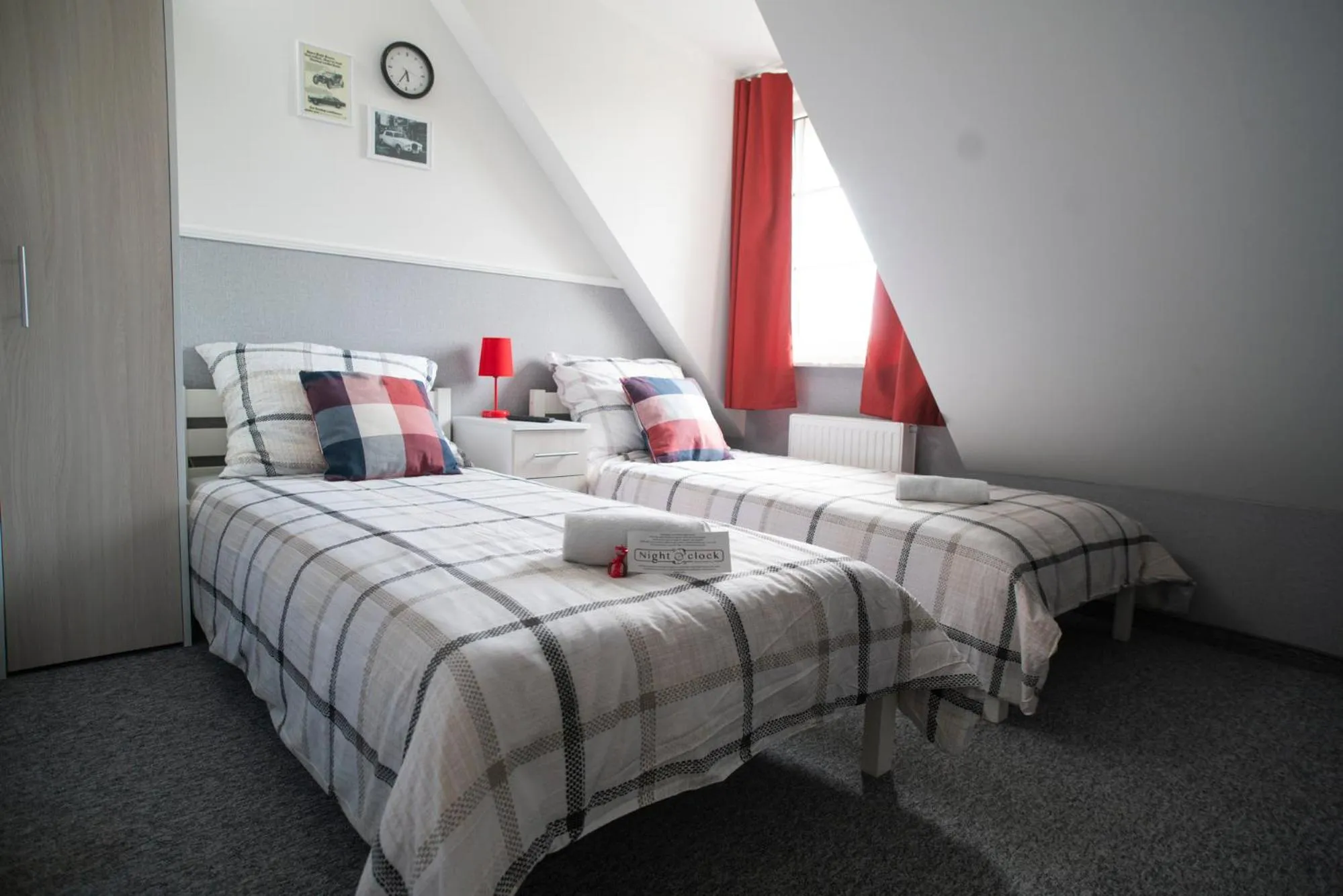 Hostel "Night o'clock" - restauracja, parking i darmowa siłownia