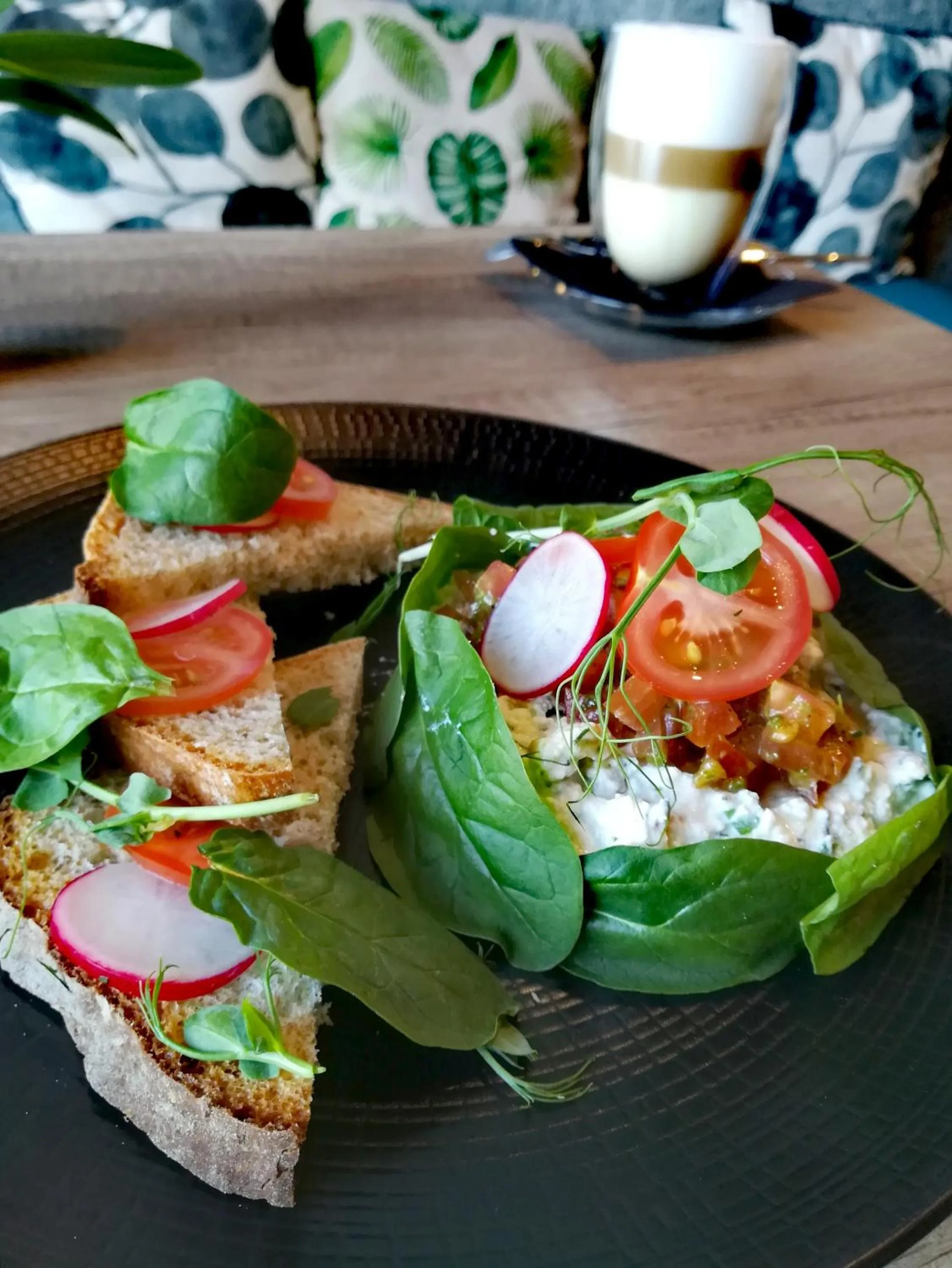Breakfast in Hostel "Night o'clock" - restauracja, parking i darmowa siłownia