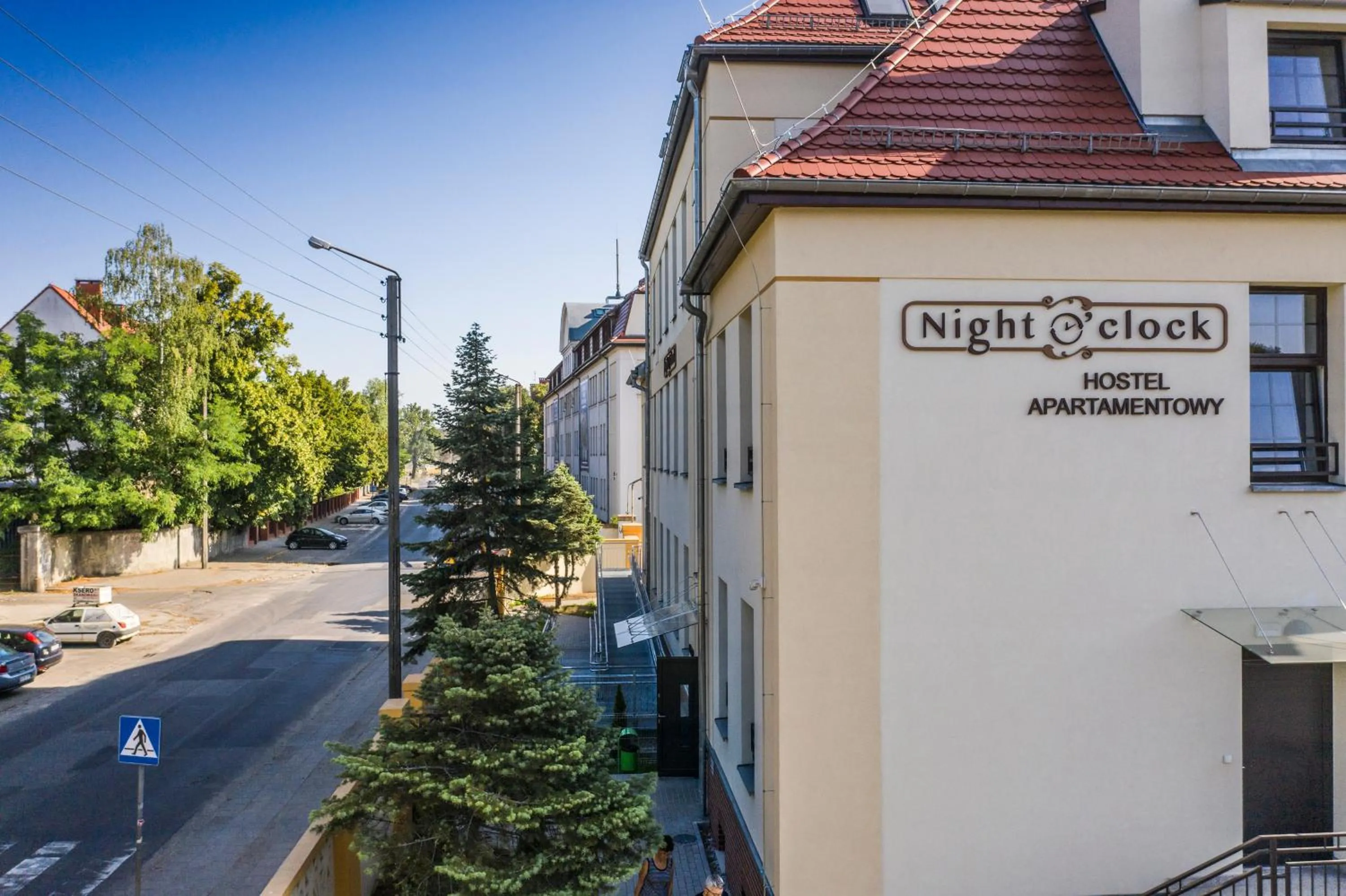 Property building in Hostel "Night o'clock" - restauracja, parking i darmowa siłownia