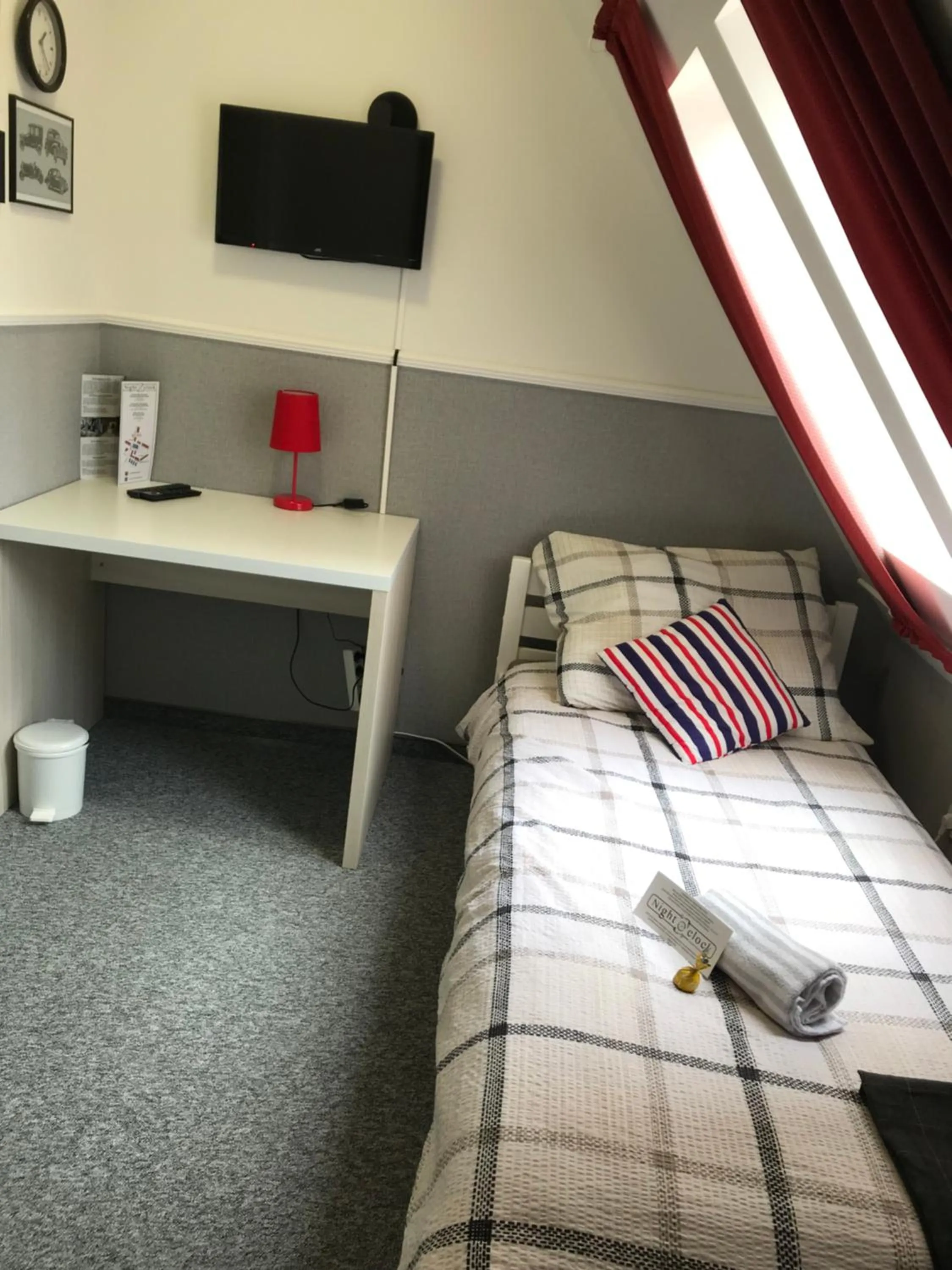 Hostel "Night o'clock" - restauracja, parking i darmowa siłownia