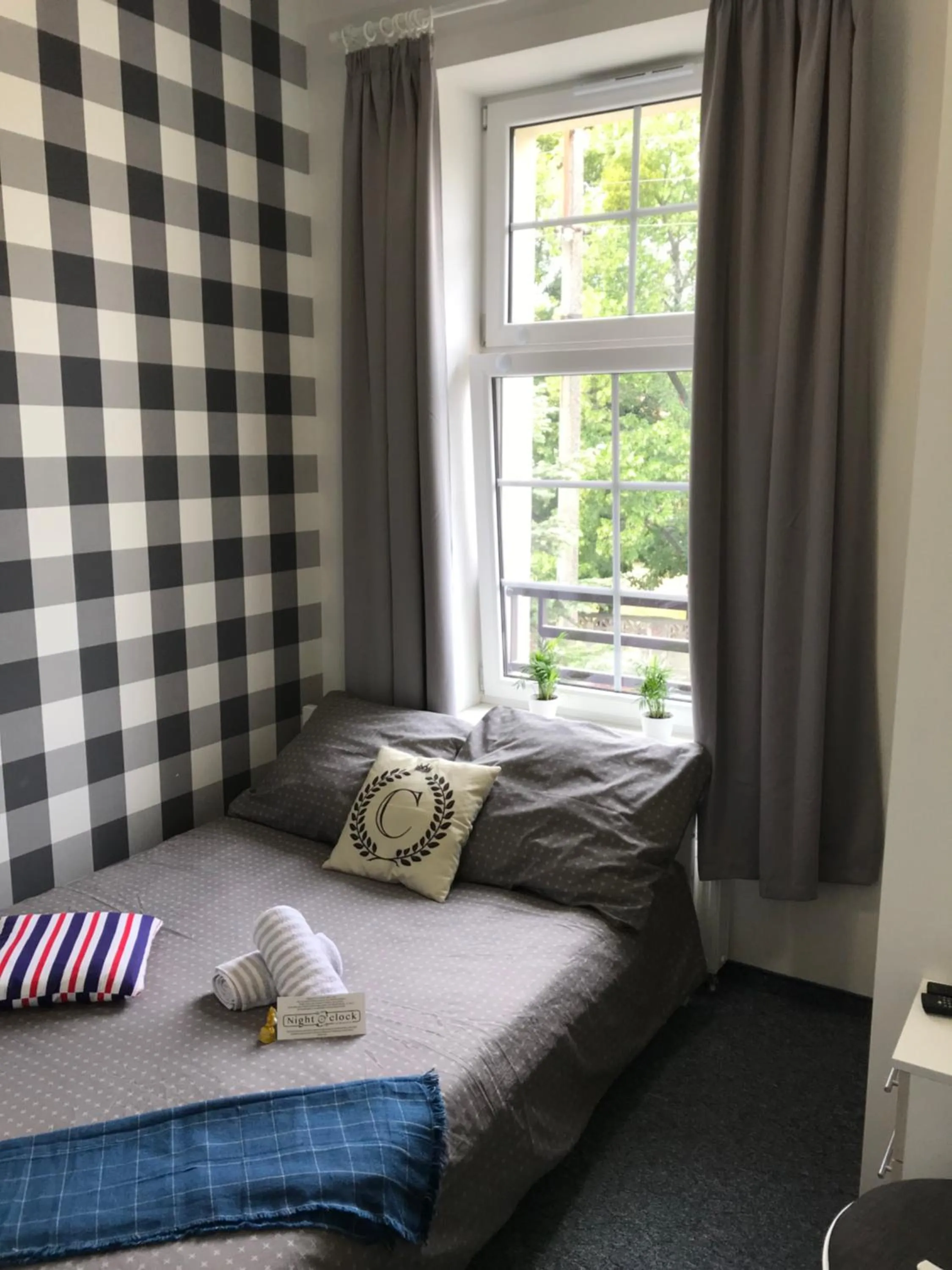 Hostel "Night o'clock" - restauracja, parking i darmowa siłownia