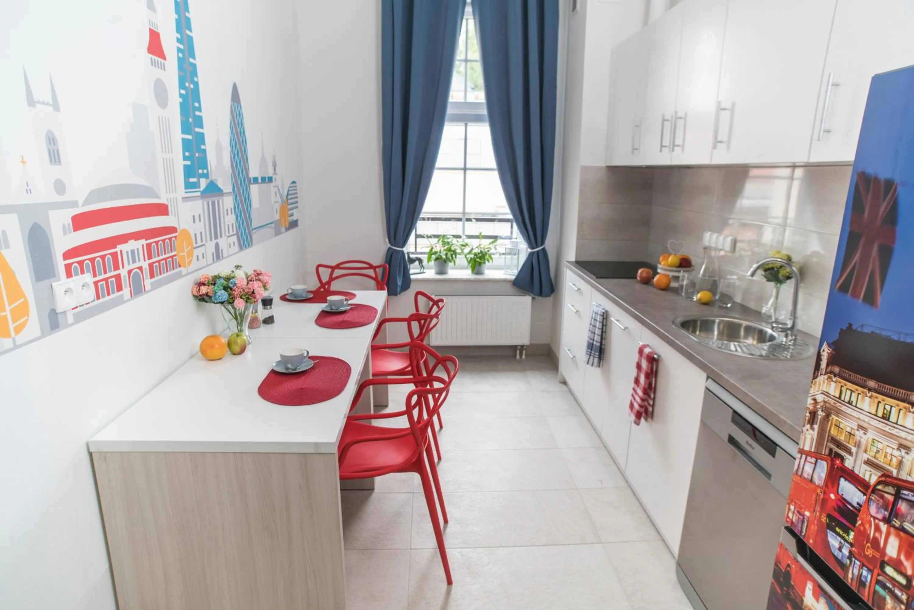 Kitchen or kitchenette in Hostel "Night o'clock" - restauracja, parking i darmowa siłownia