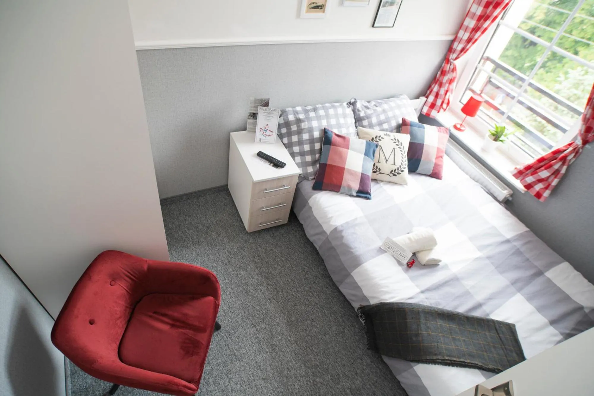 Hostel "Night o'clock" - restauracja, parking i darmowa siłownia