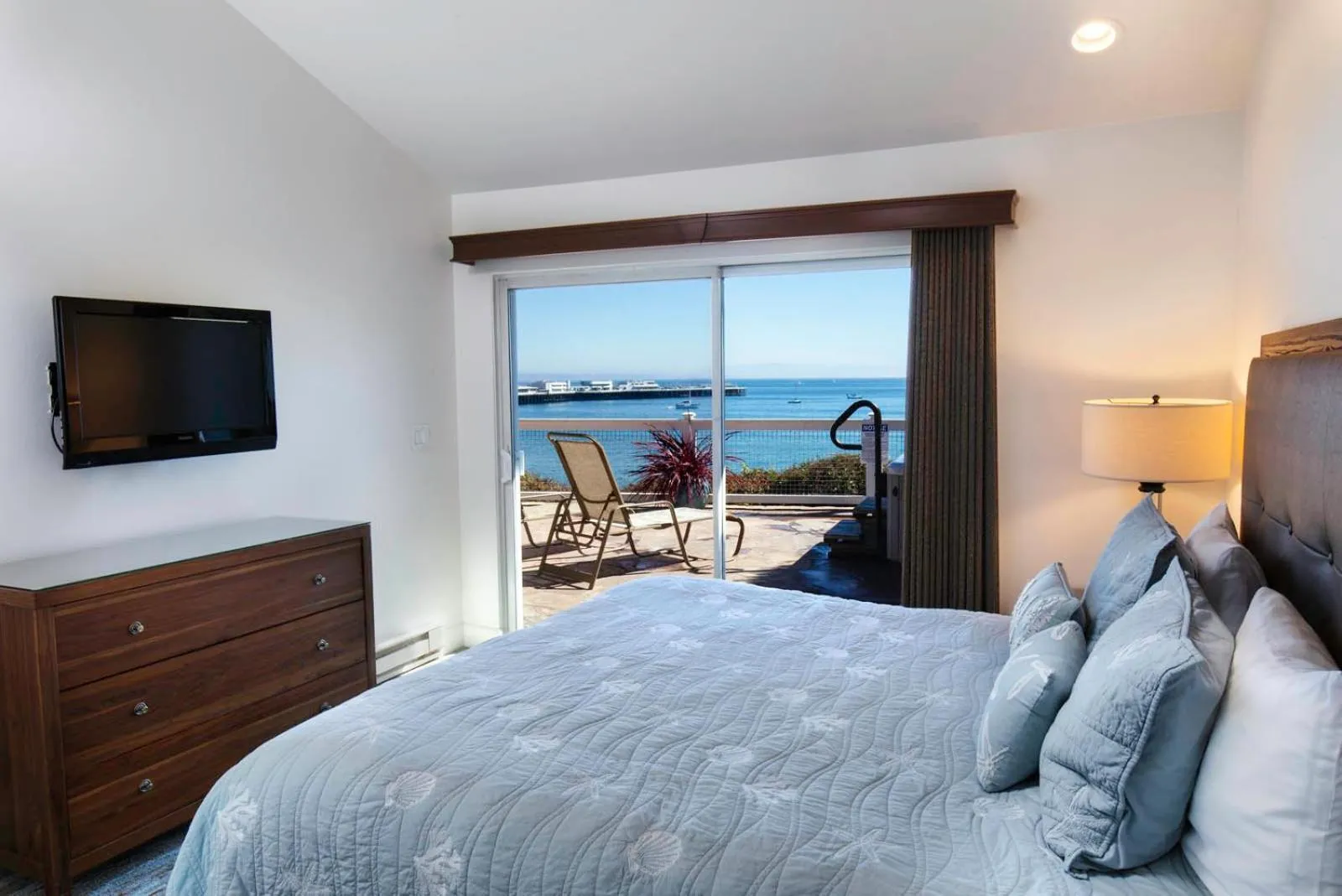 Bedroom, Bed in Sea & Sand Inn