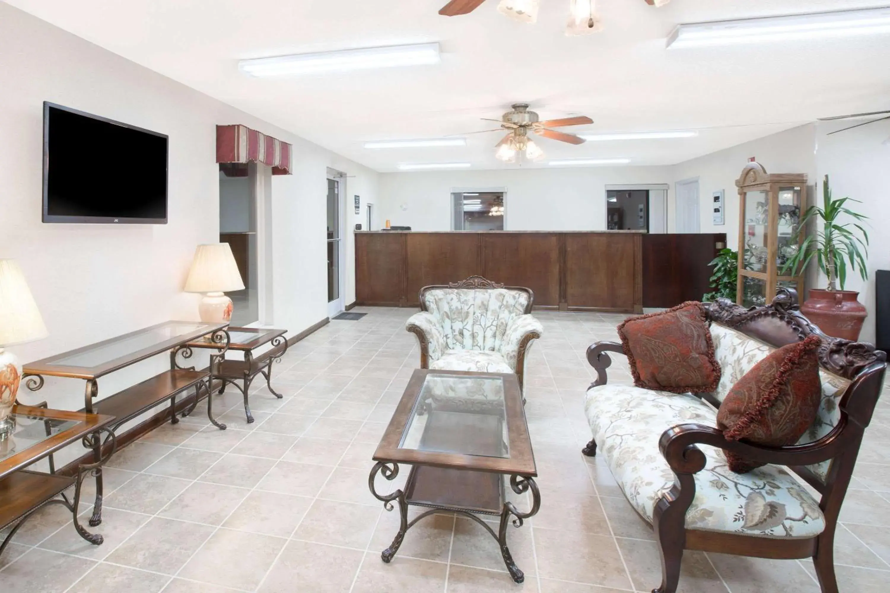 Lobby or reception in Super 8 by Wyndham Whiteville Lobby or reception in Super 8 by Wyndham Whiteville