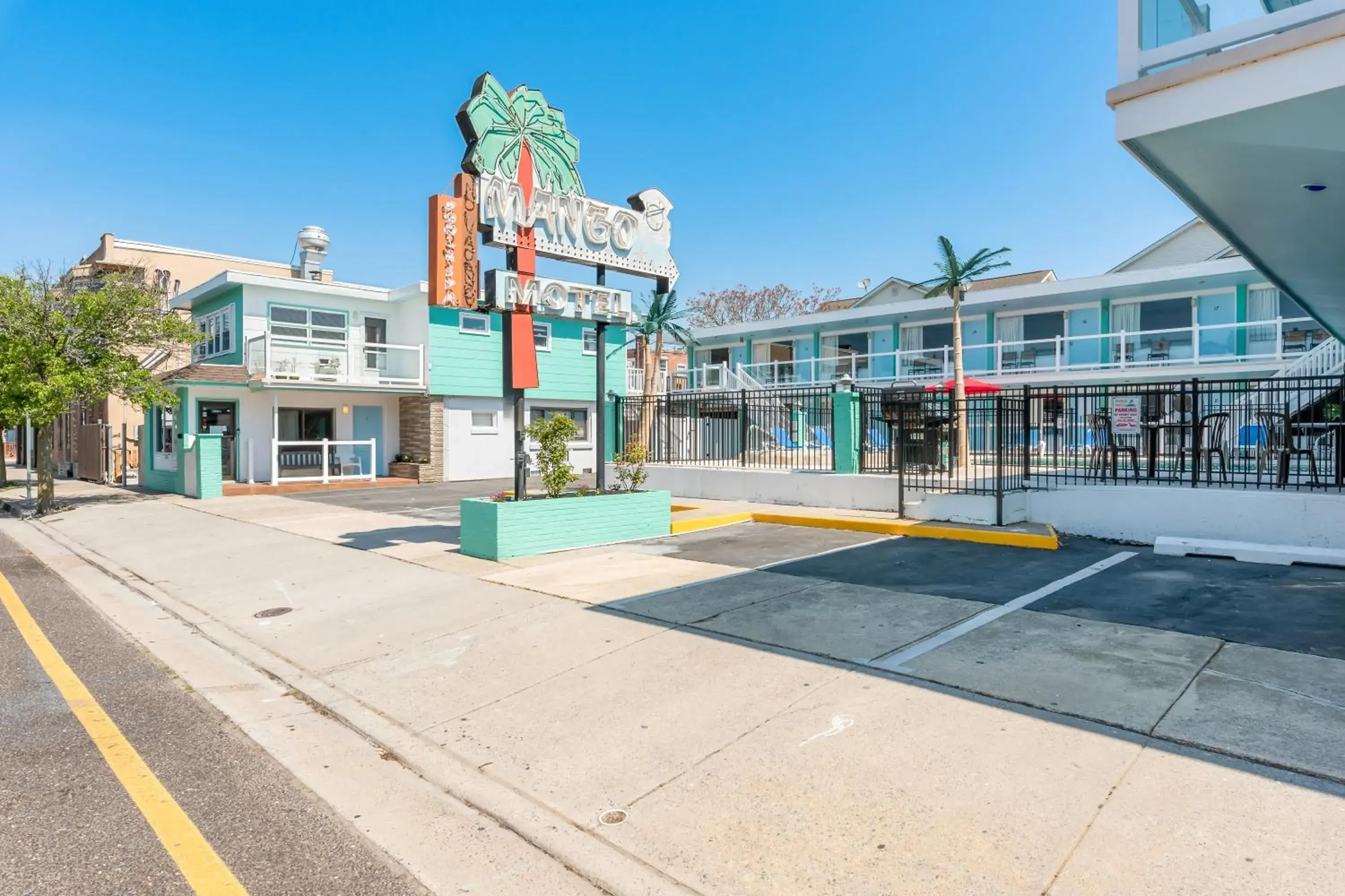 Property building in Mango Motel Wildwood Beach & Boardwalk Property building in Mango Motel Wildwood Beach & Boardwalk
