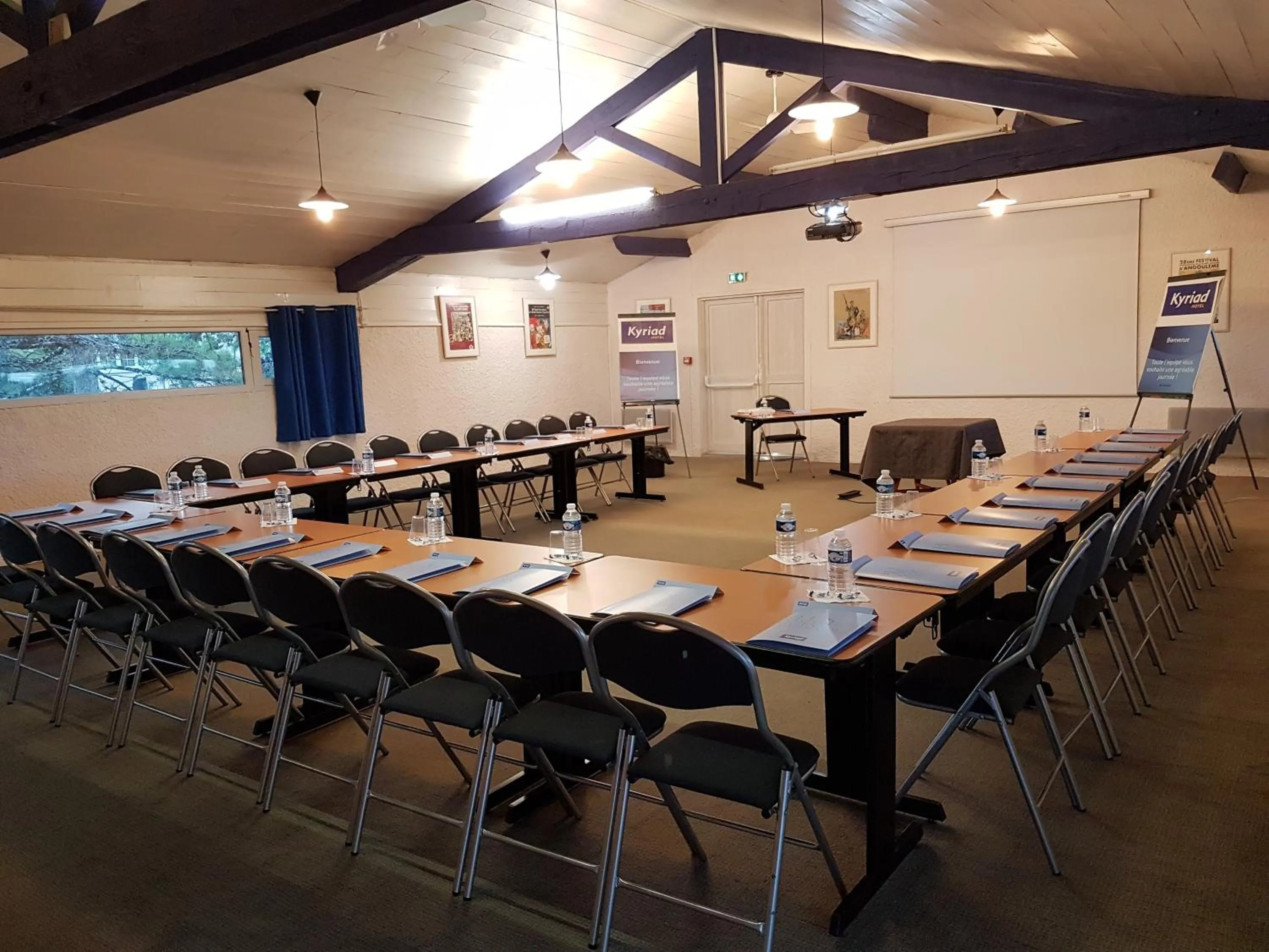 Meeting/conference room in Kyriad Angoulême Nord Champniers- Hôtel & Résidence