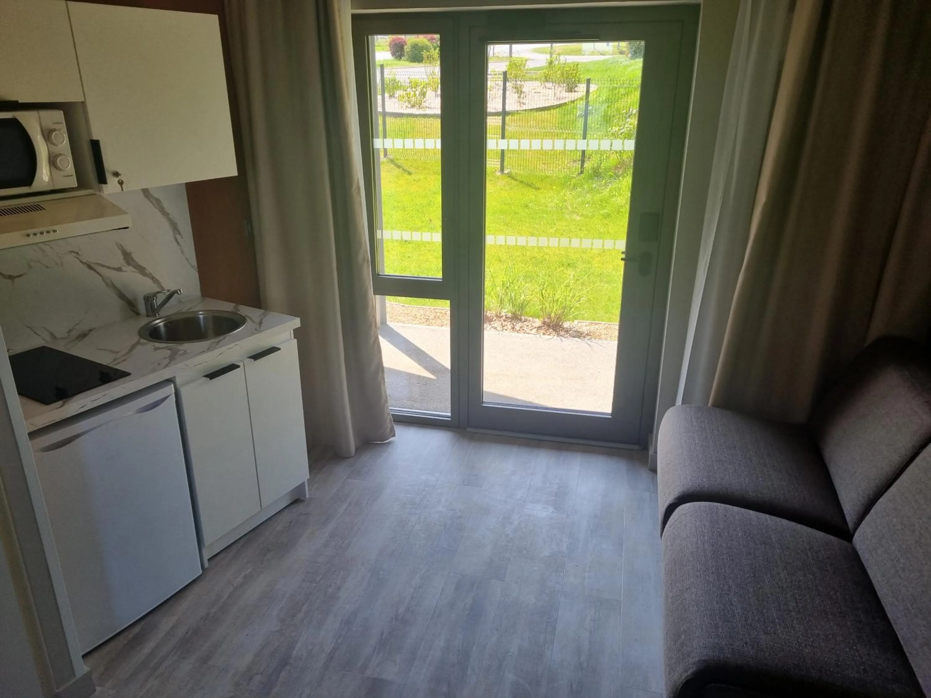 Photo of the whole room in Kyriad Angoulême Nord Champniers- Hôtel & Résidence