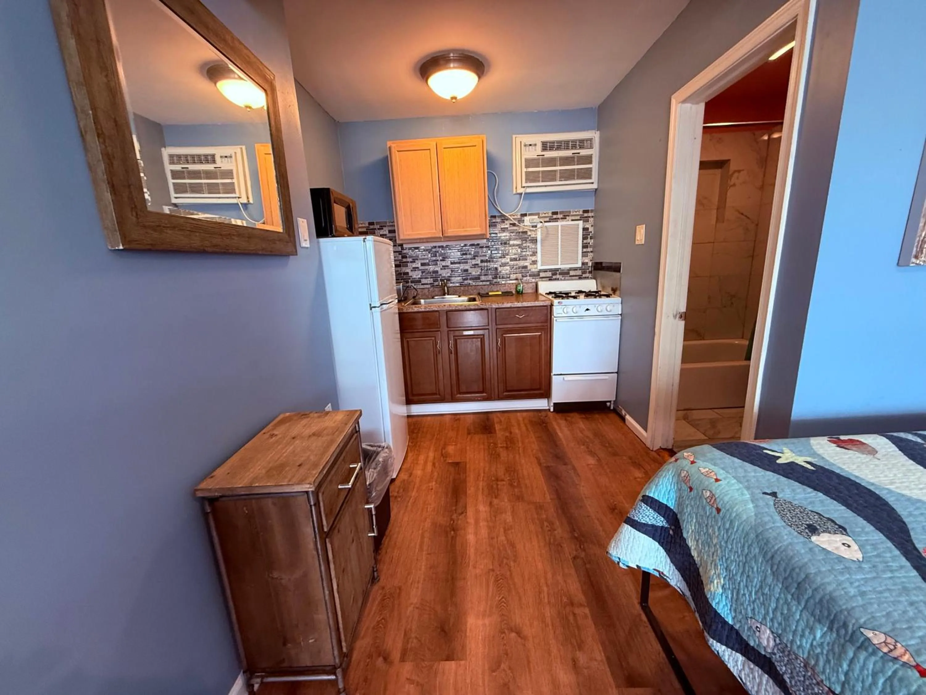 Kitchen or kitchenette in Twilight Motel