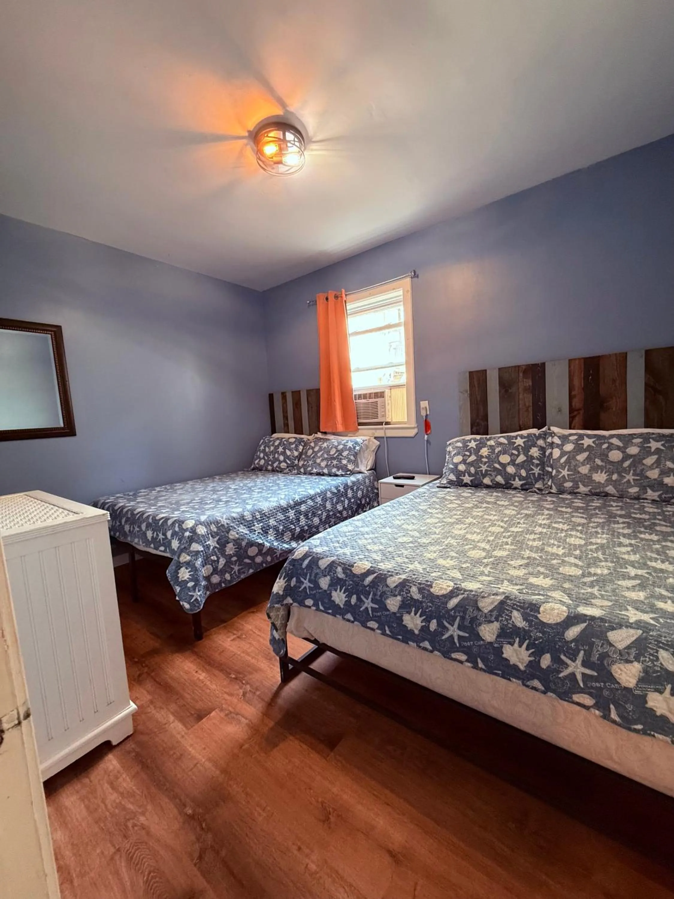 Bedroom, Bed in Twilight Motel