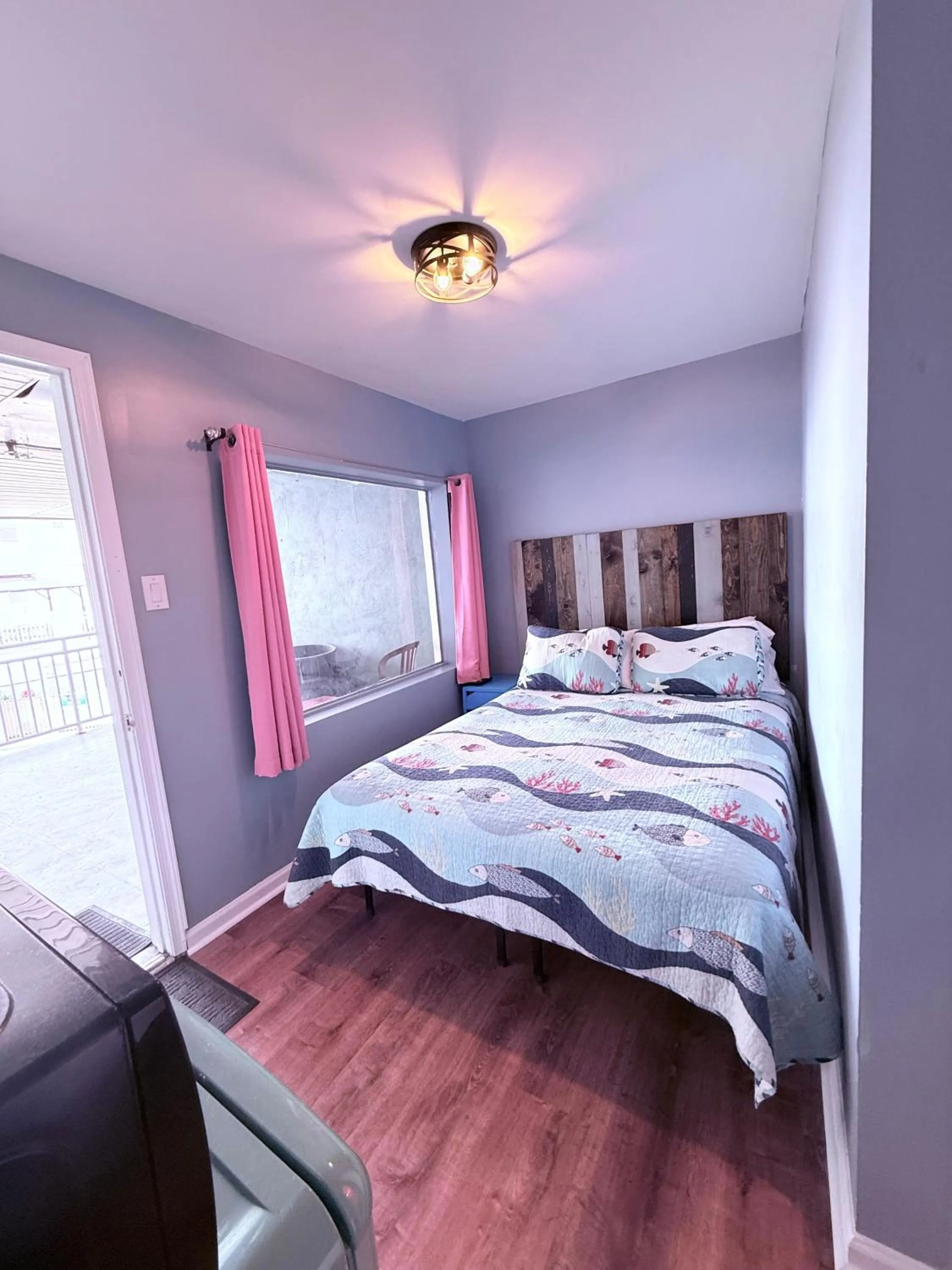 Bedroom, Bed in Twilight Motel