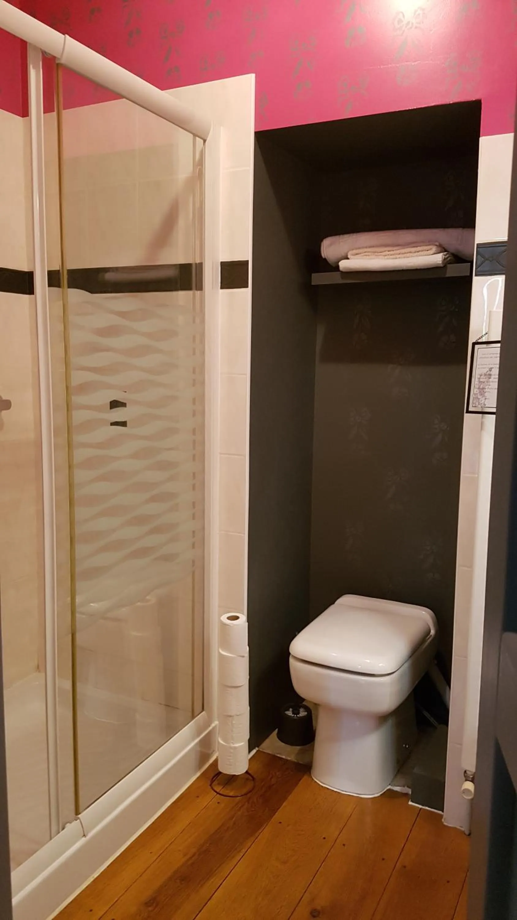 Toilet in chambres d'hôtes du Tilleul