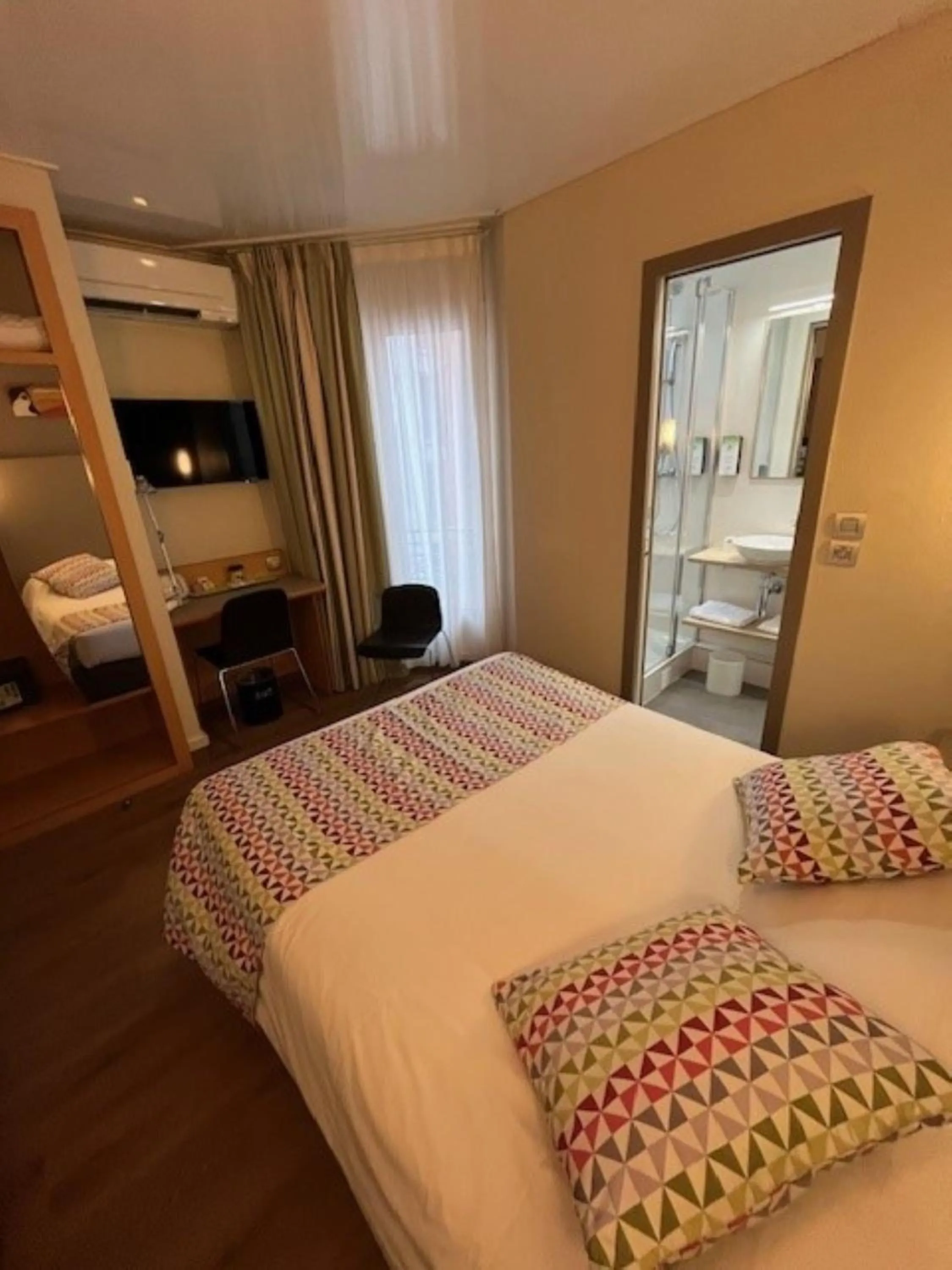 Bed in Campanile Paris 14 - Maine Montparnasse