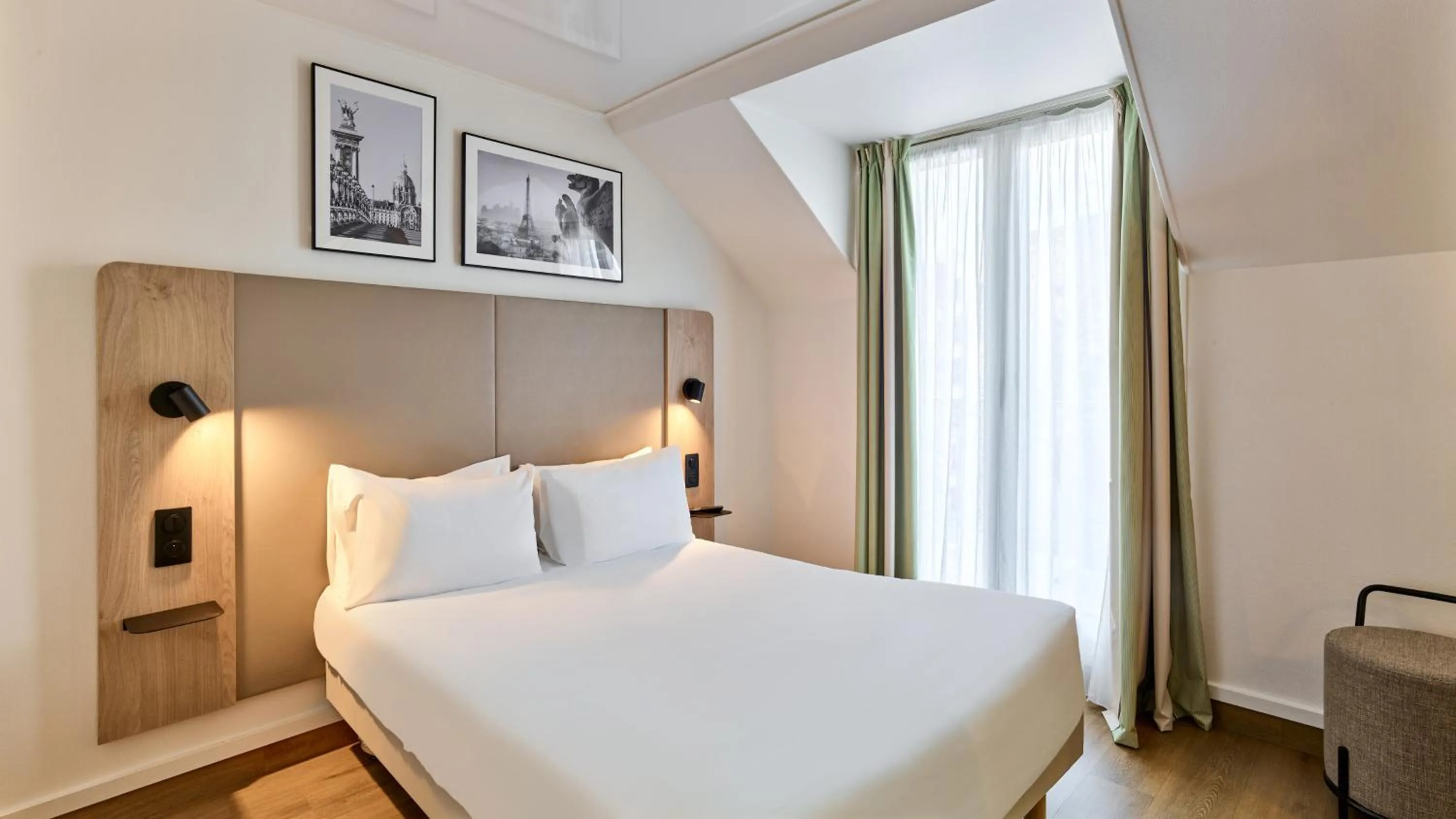 Bedroom, Bed in Campanile Paris 14 - Maine Montparnasse