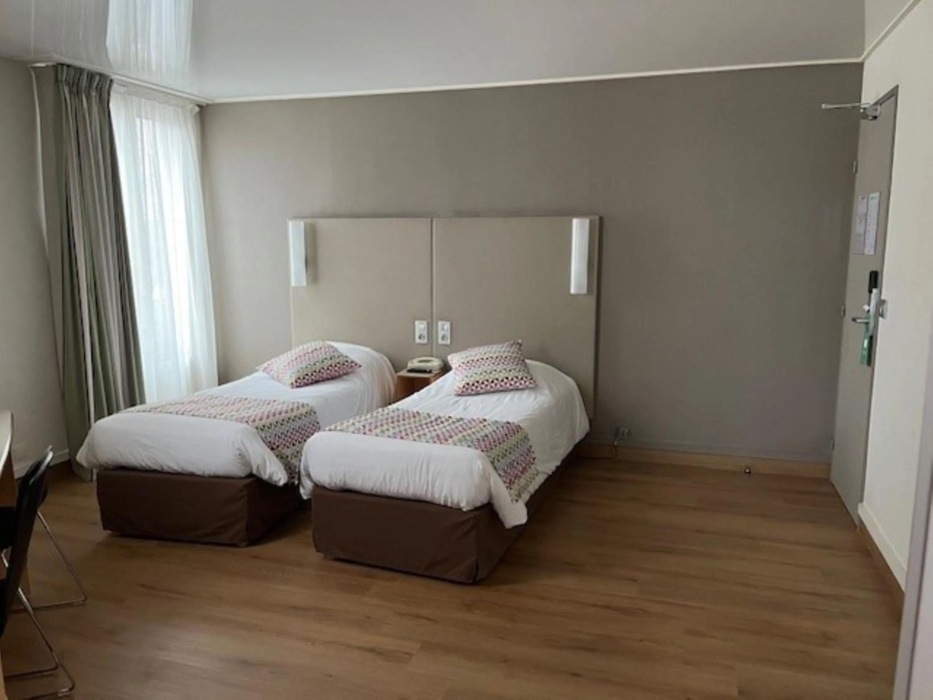 Bed in Campanile Paris 14 - Maine Montparnasse